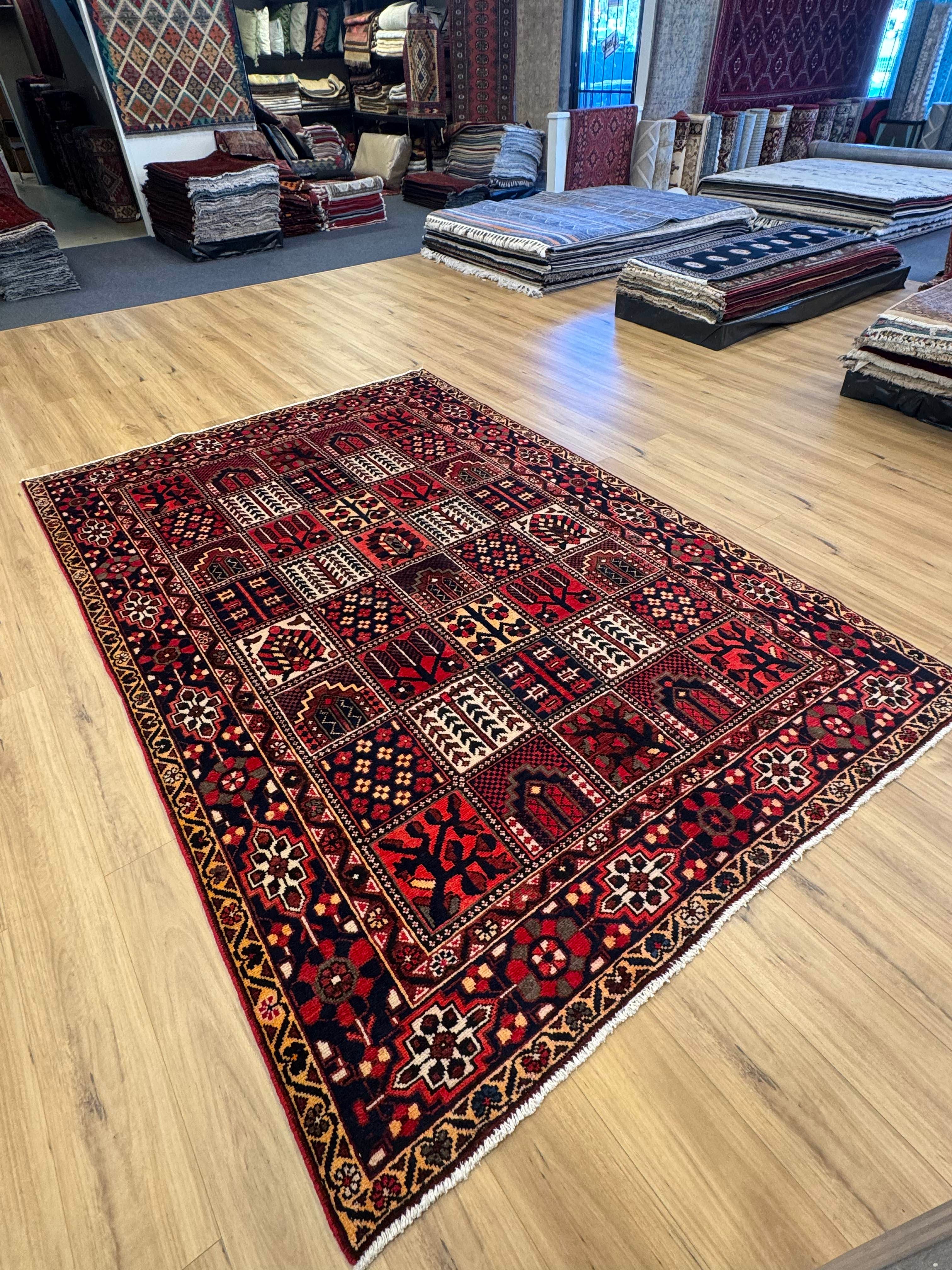 Bakhtiari Rug - 310 cm x 210 cm