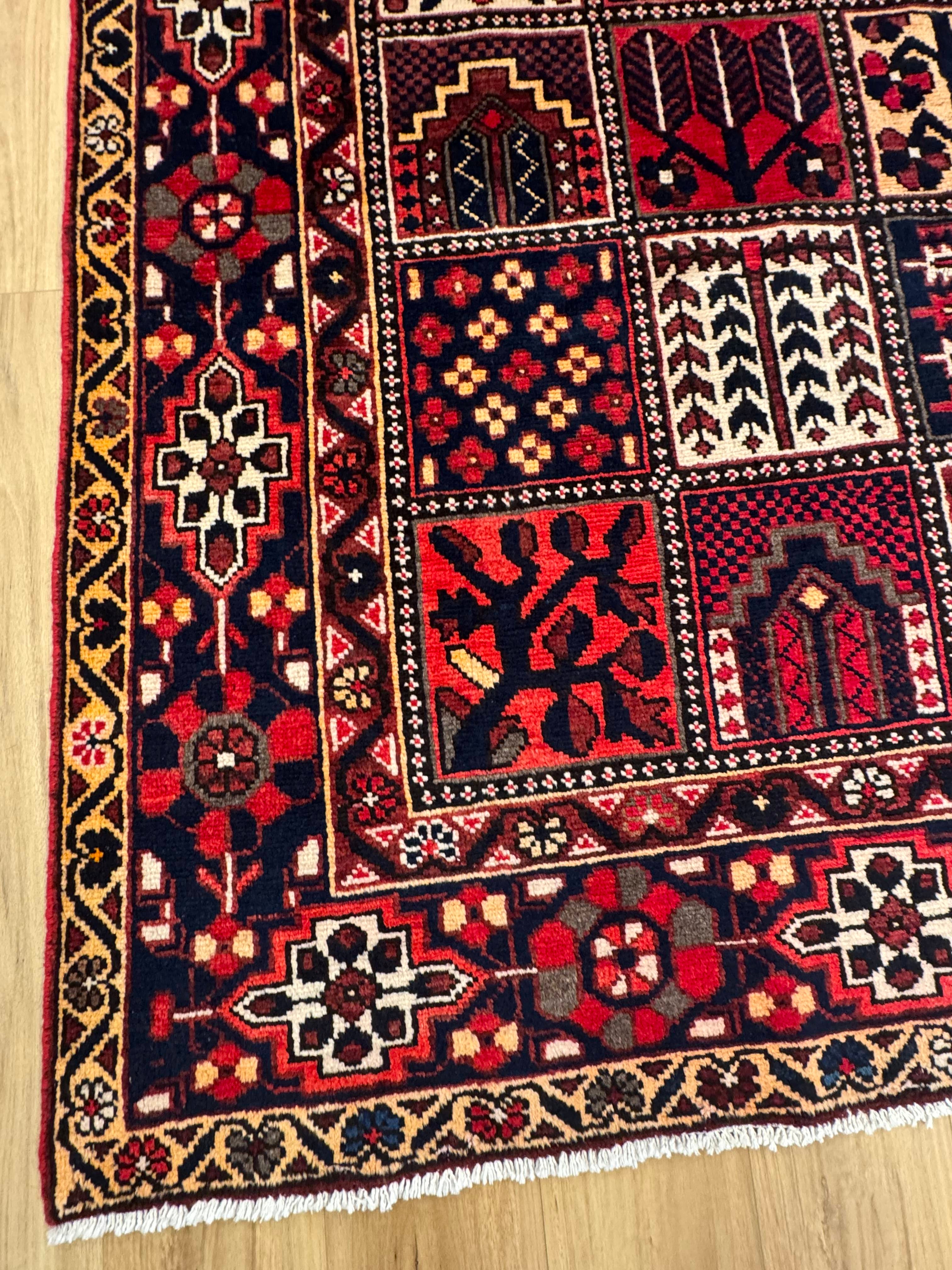 Bakhtiari Rug - 310 cm x 210 cm