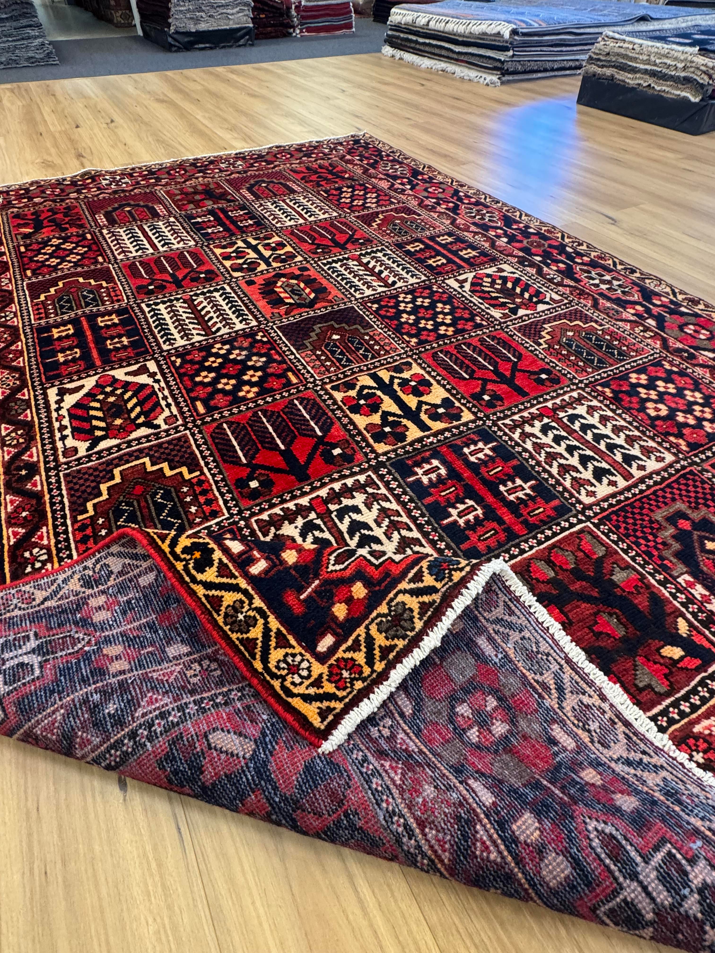 Bakhtiari Rug - 310 cm x 210 cm