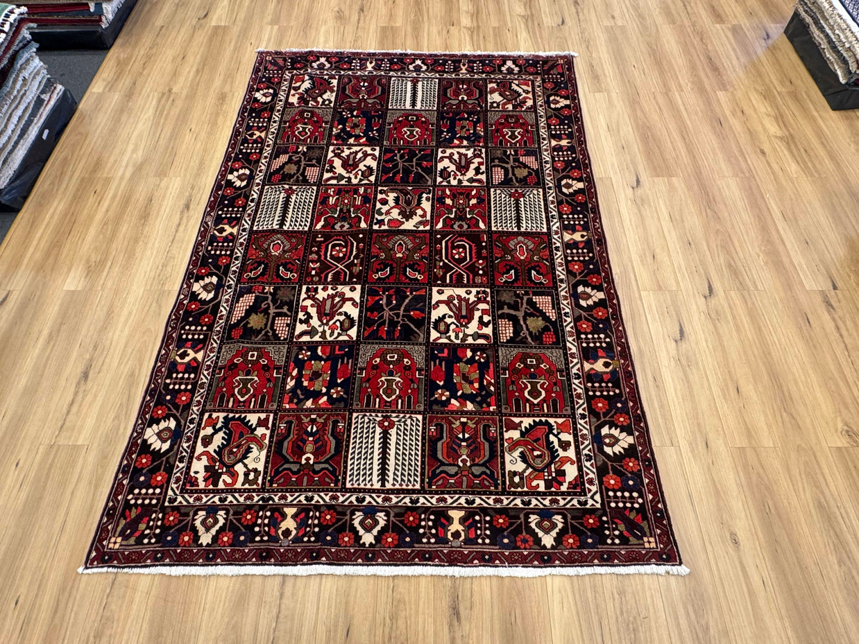 Bakhtiari Rug - 315 cm x 205 cm