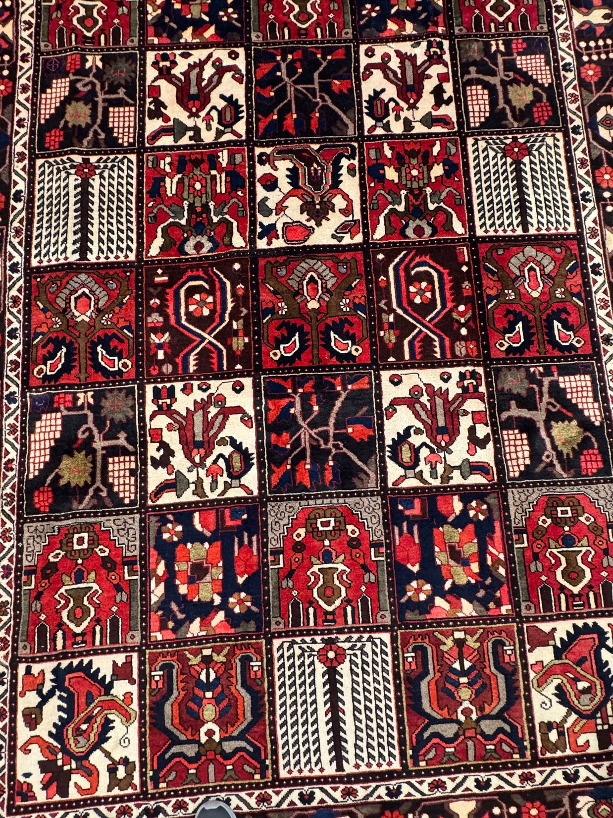 Bakhtiari Rug - 315 cm x 205 cm
