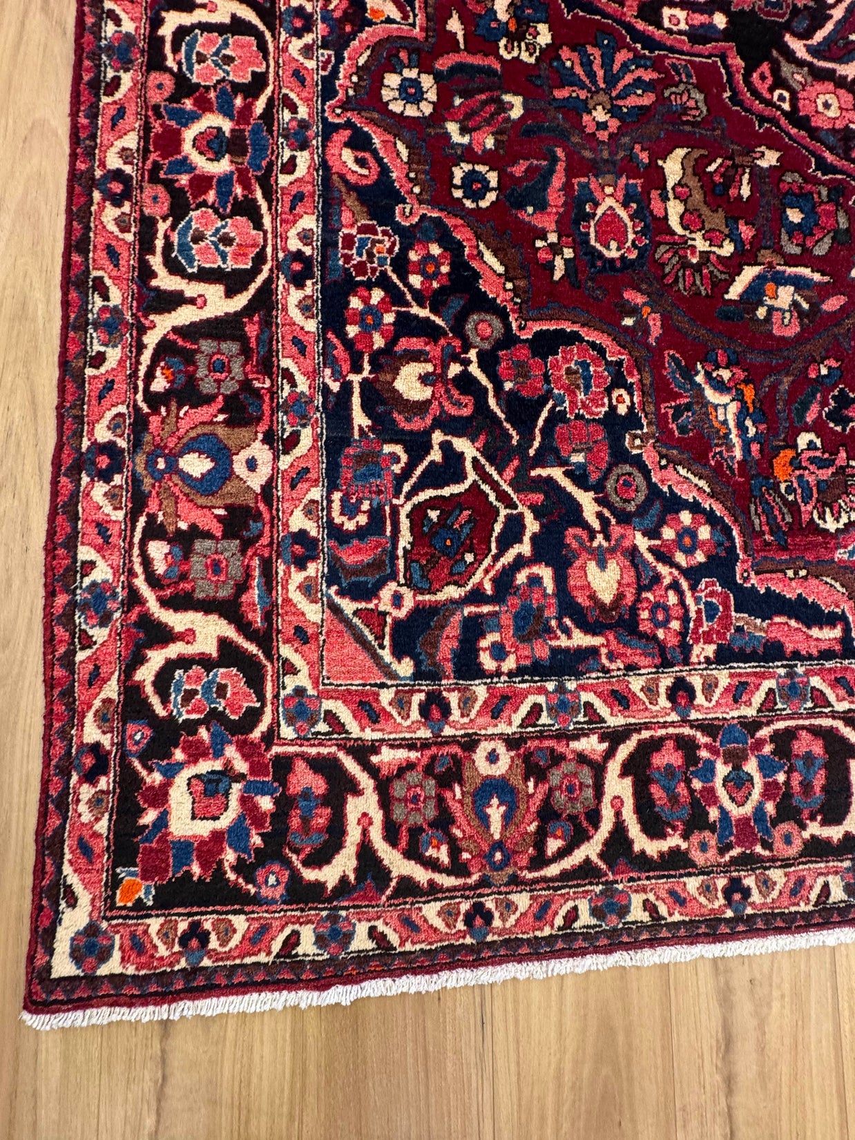 Bakhtiari Rug - 310 cm x 205 cm