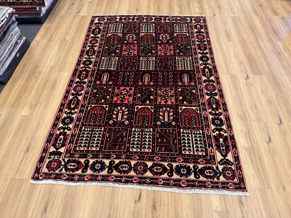 Bakhtiari Rug - 310 cm x 205 cm