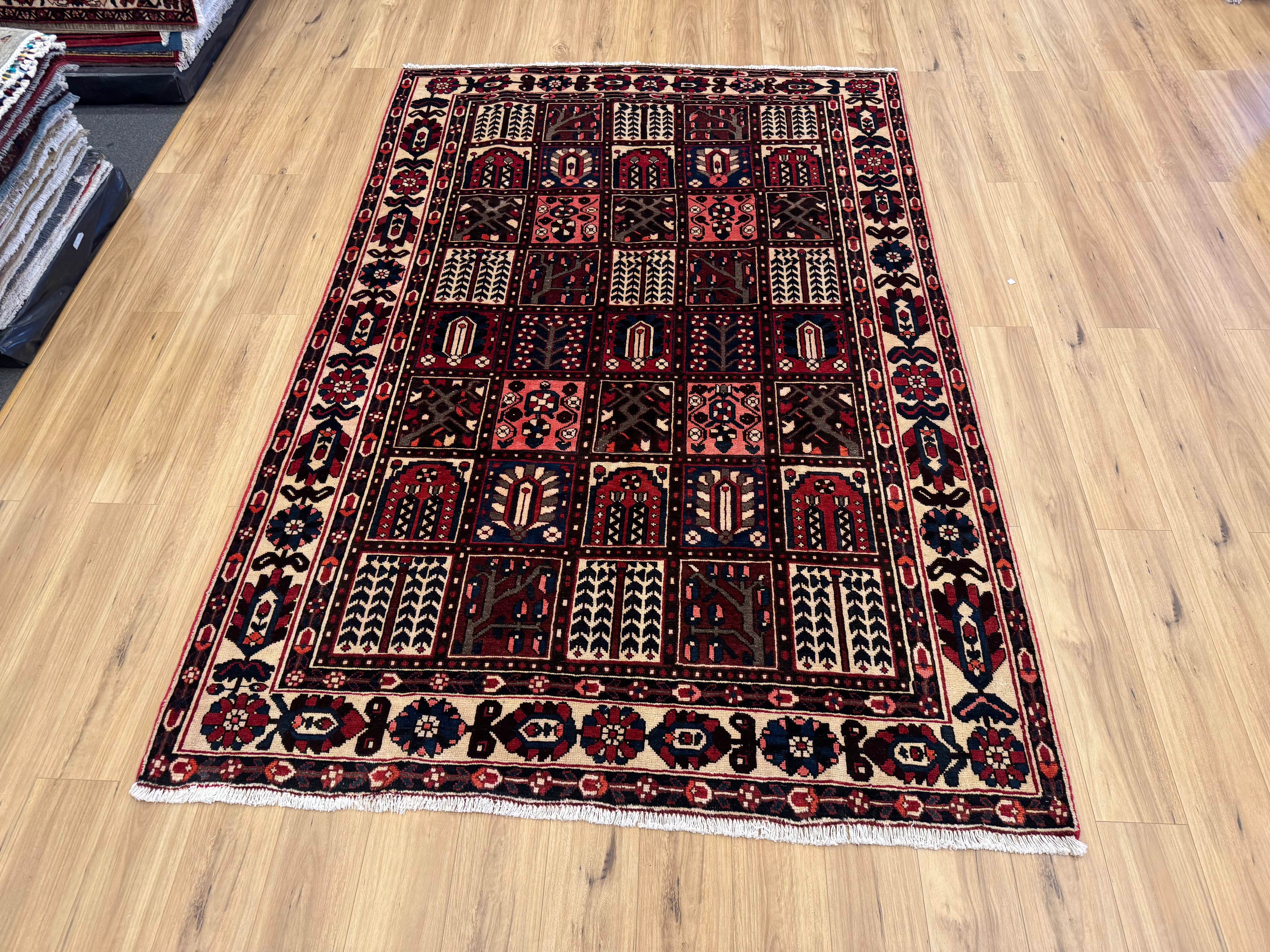 Bakhtiari Rug - 310 cm x 205 cm