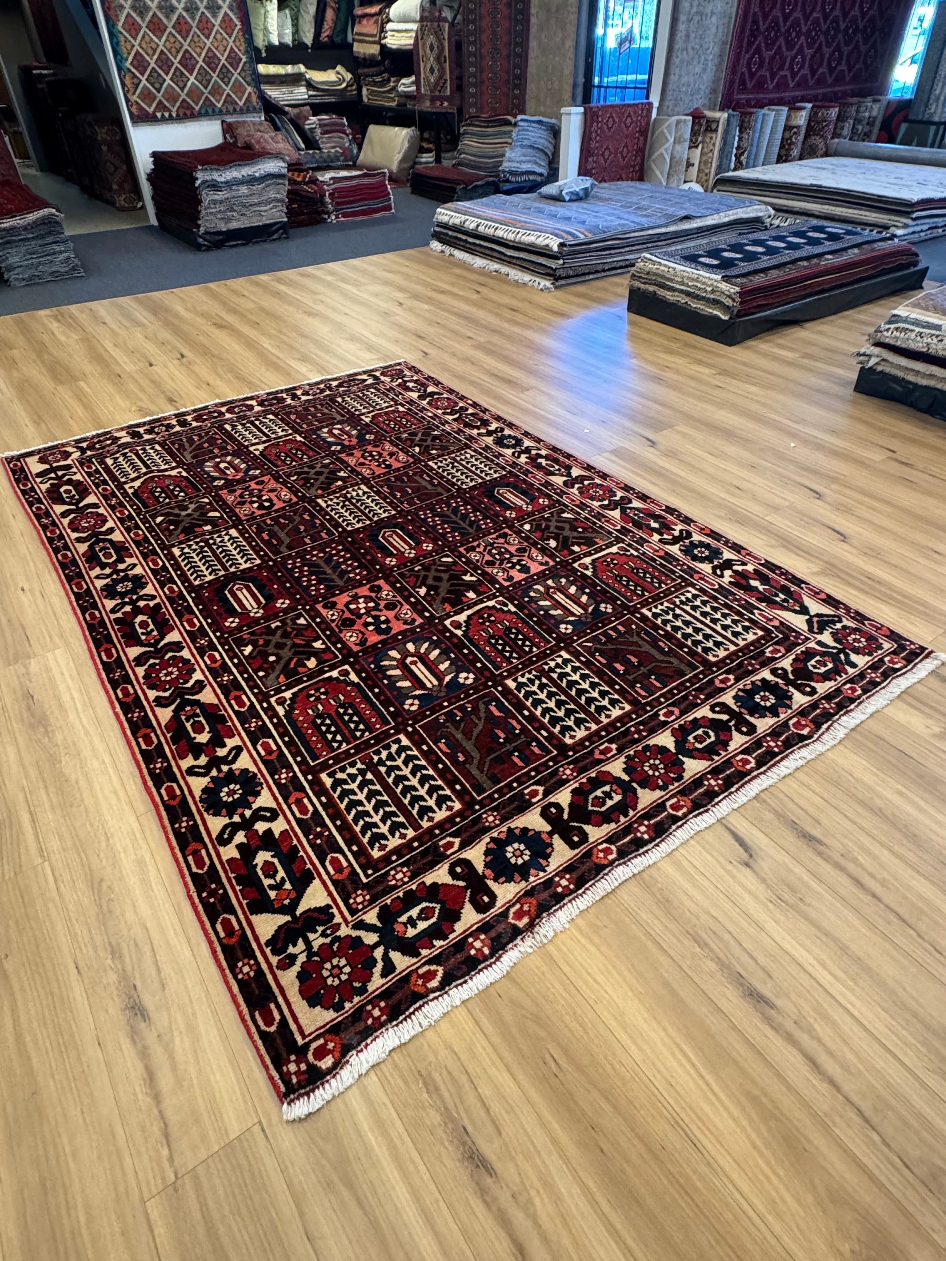 Bakhtiari Rug - 310 cm x 205 cm