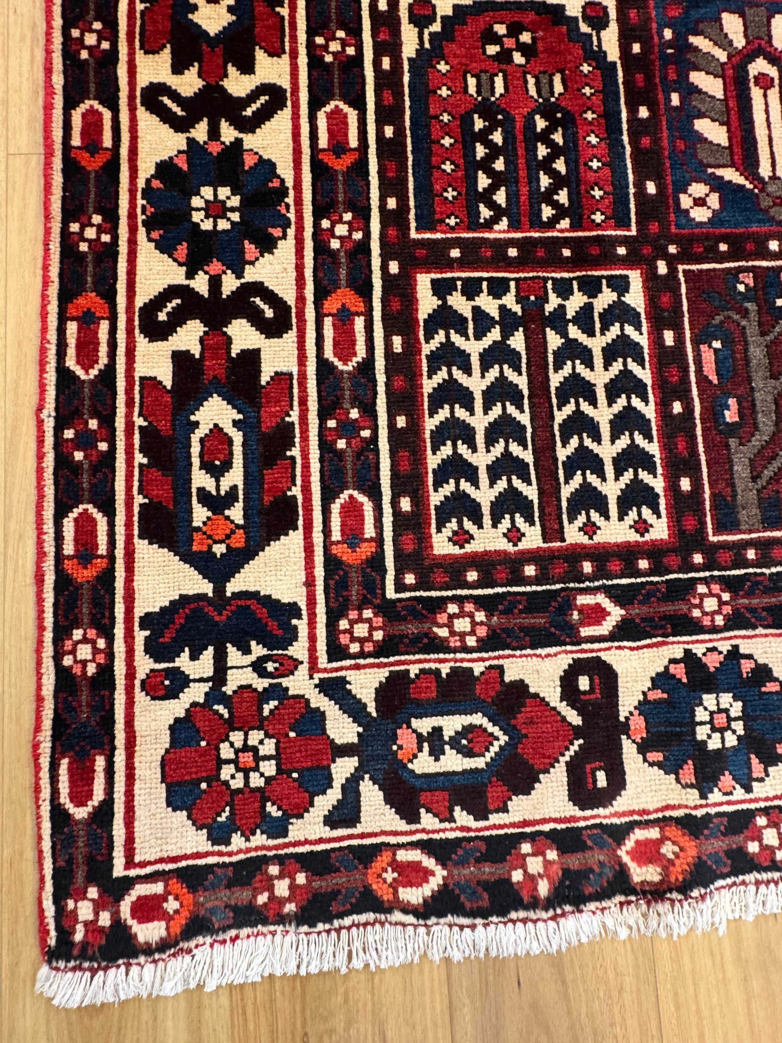 Bakhtiari Rug - 310 cm x 205 cm