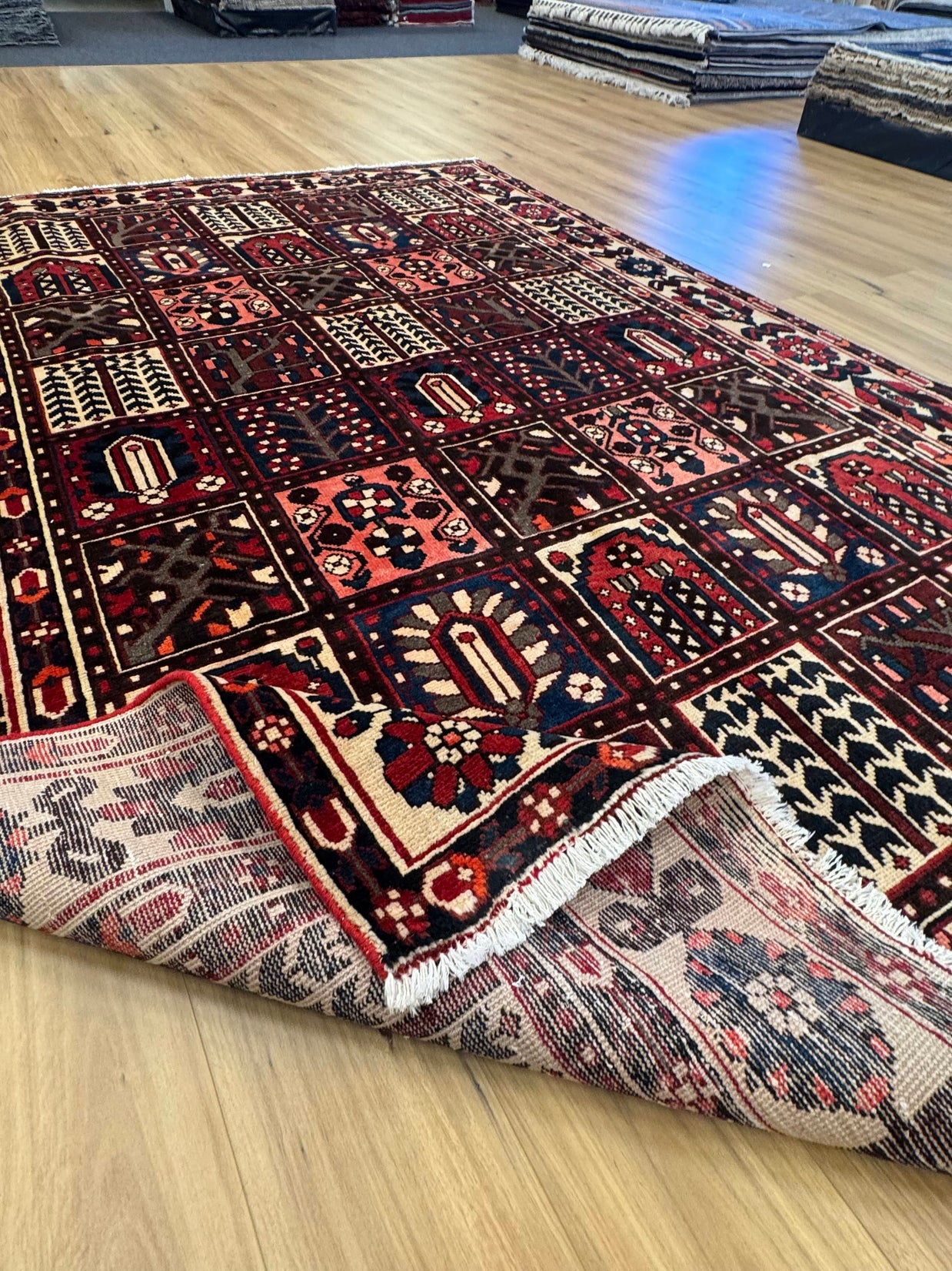 Bakhtiari Rug - 310 cm x 205 cm