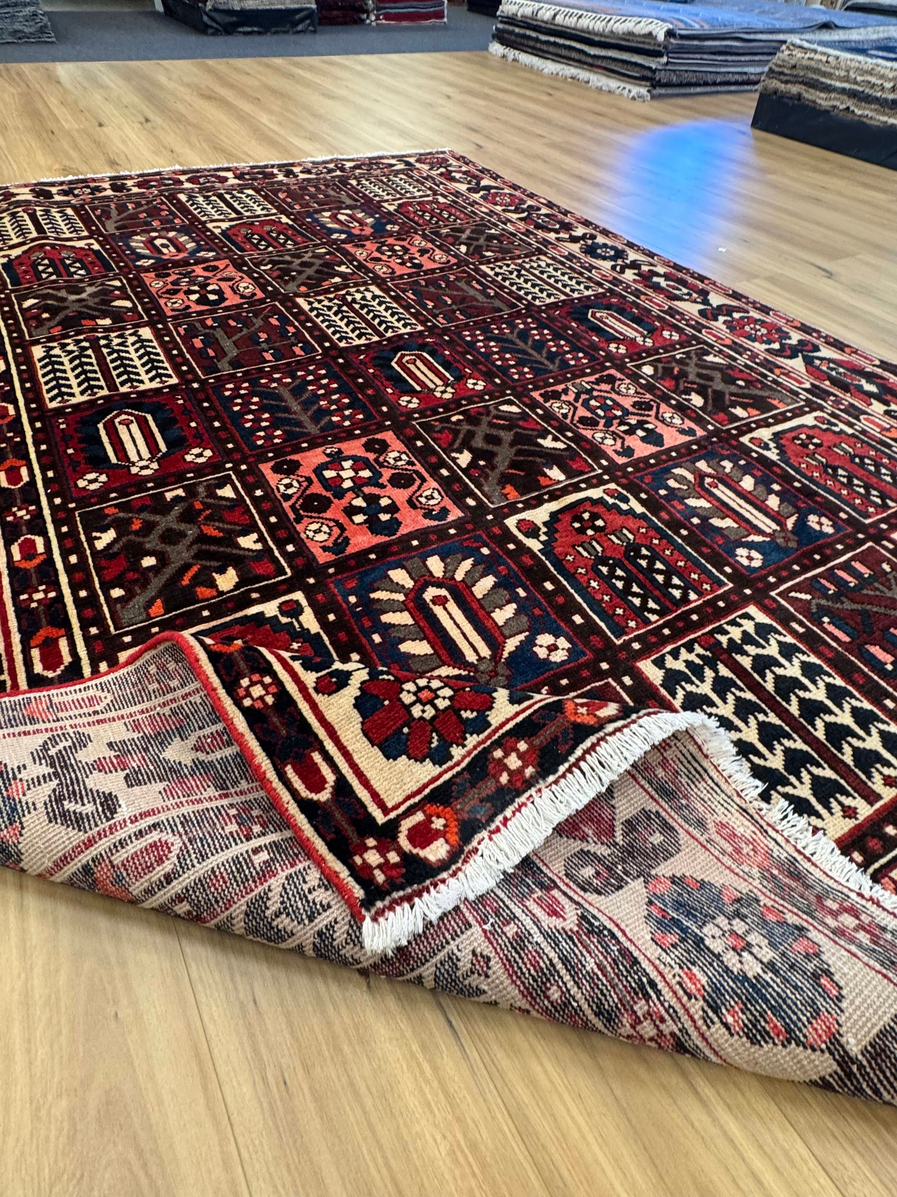 Bakhtiari Rug - 310 cm x 205 cm