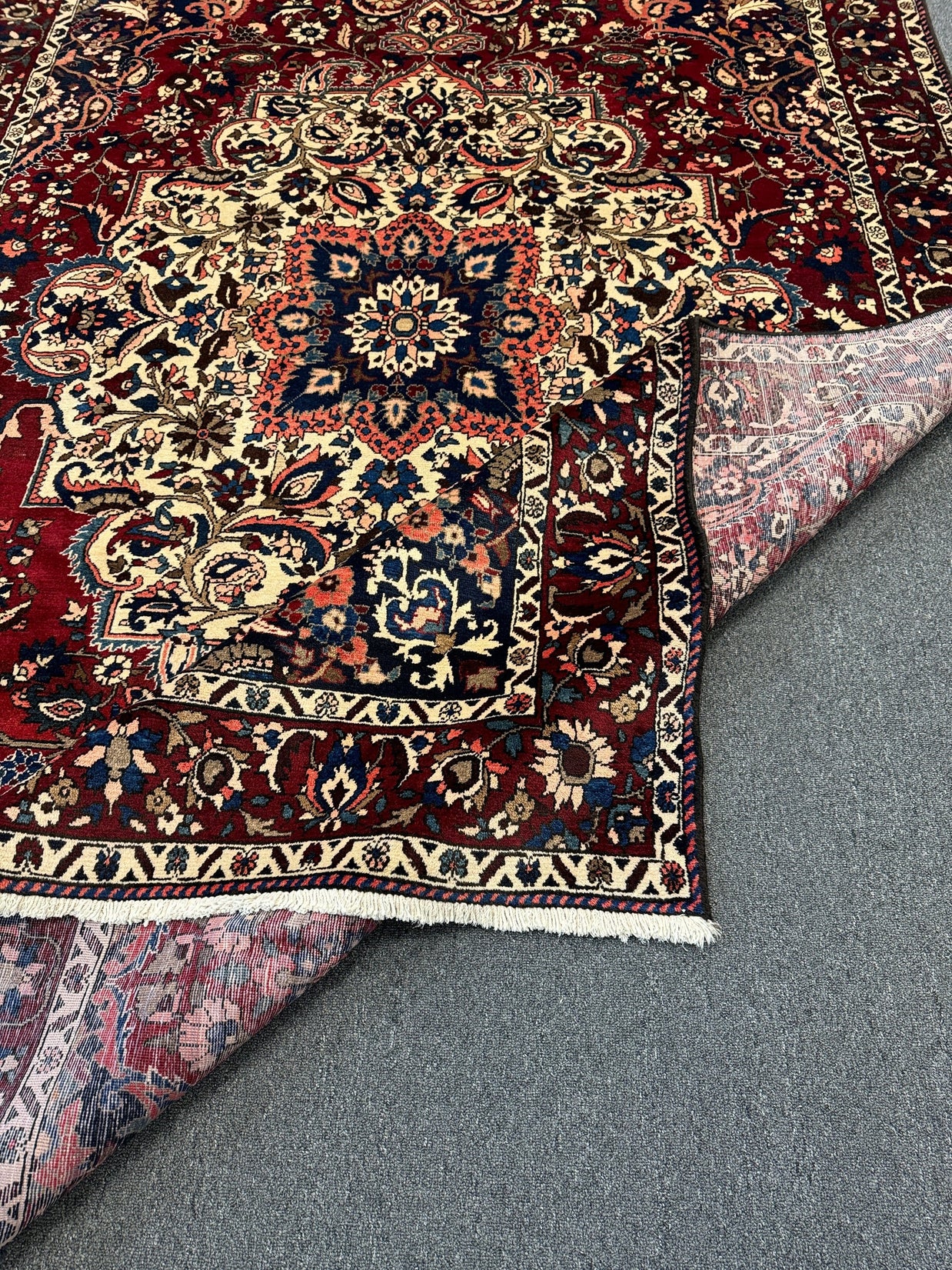 Bakhtiari Rug - 315 cm x 203 cm