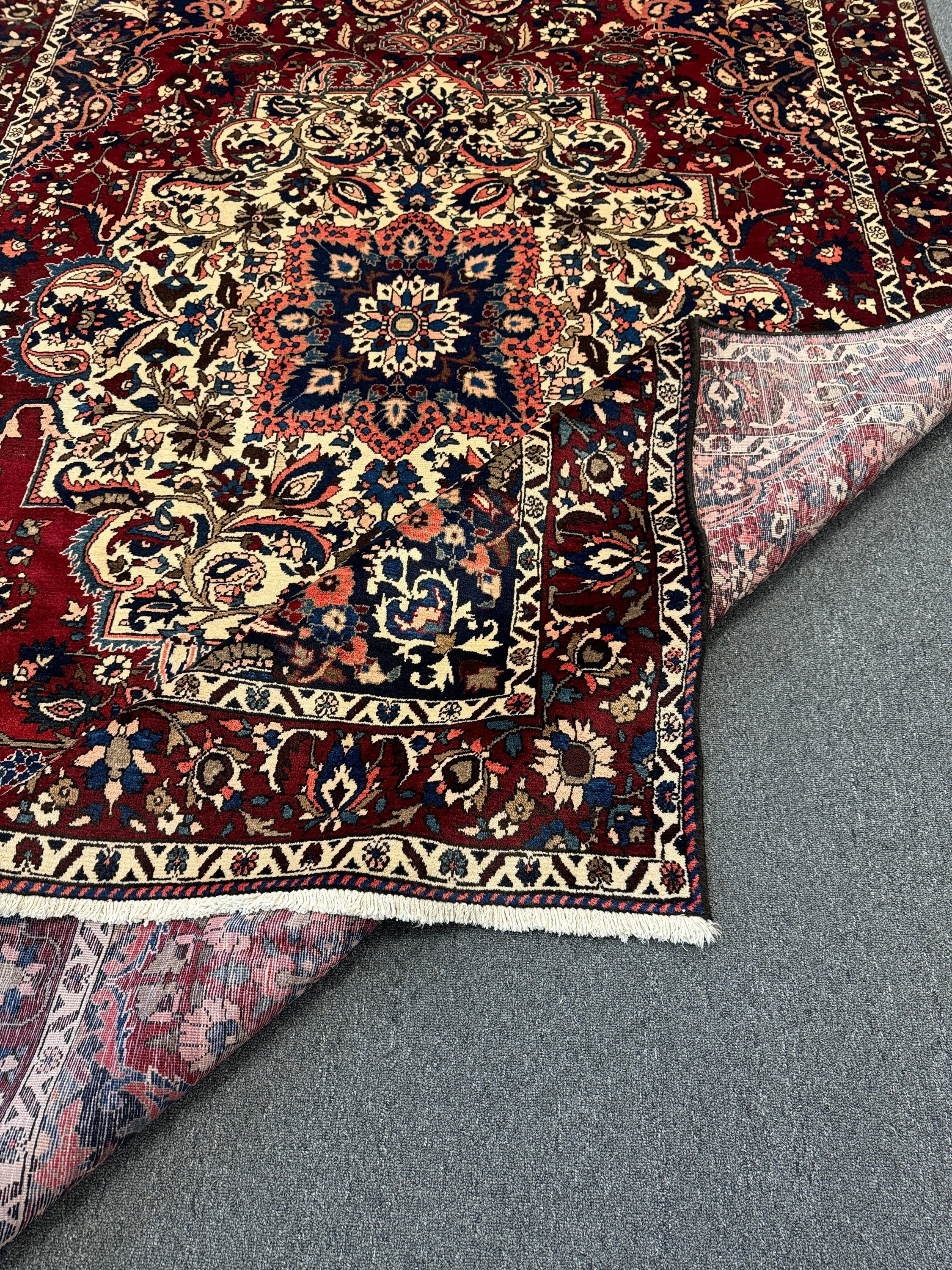 Bakhtiari Rug - 315 cm x 203 cm