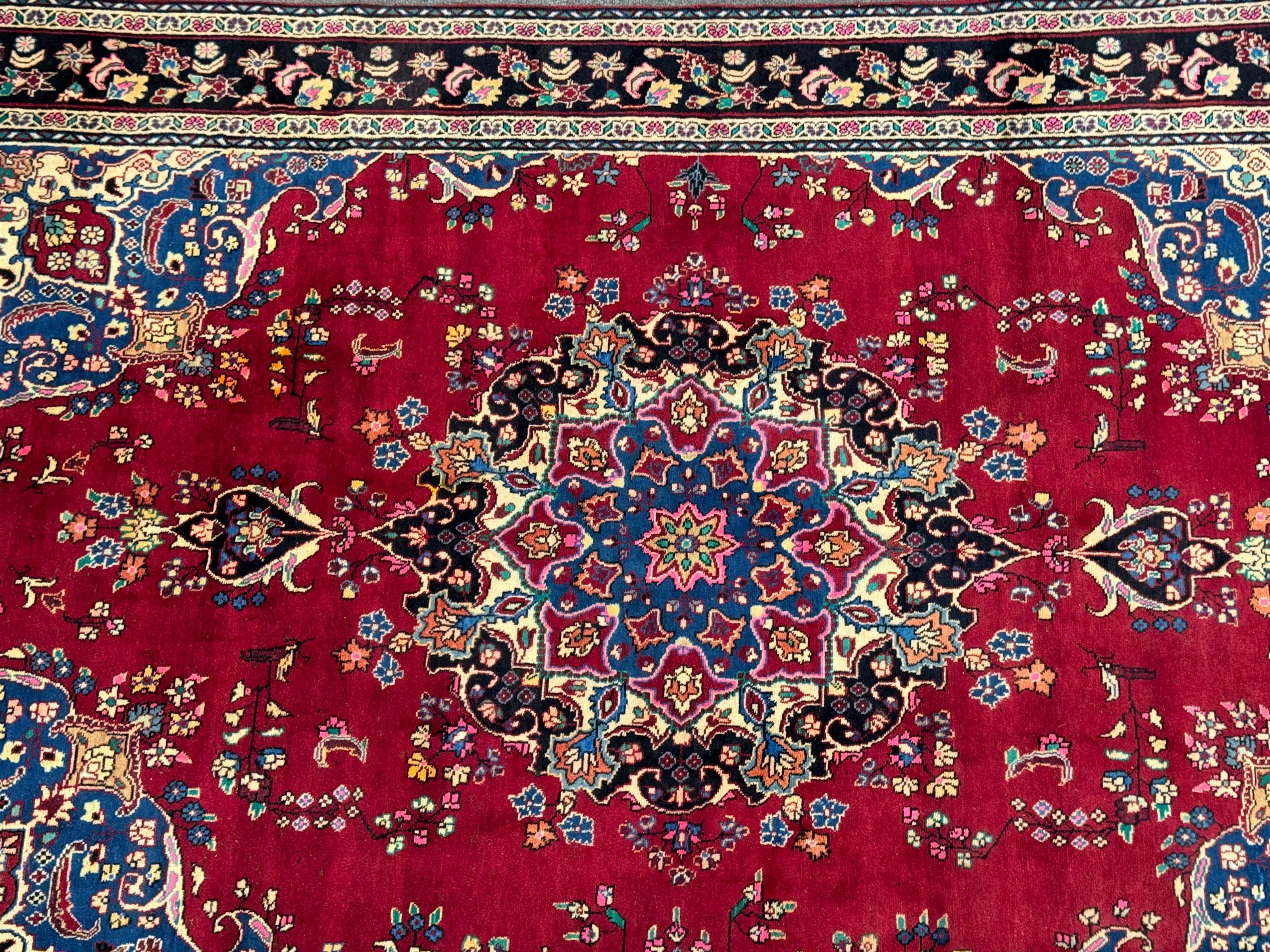 Kashmar Rug - 295 cm x 195 cm