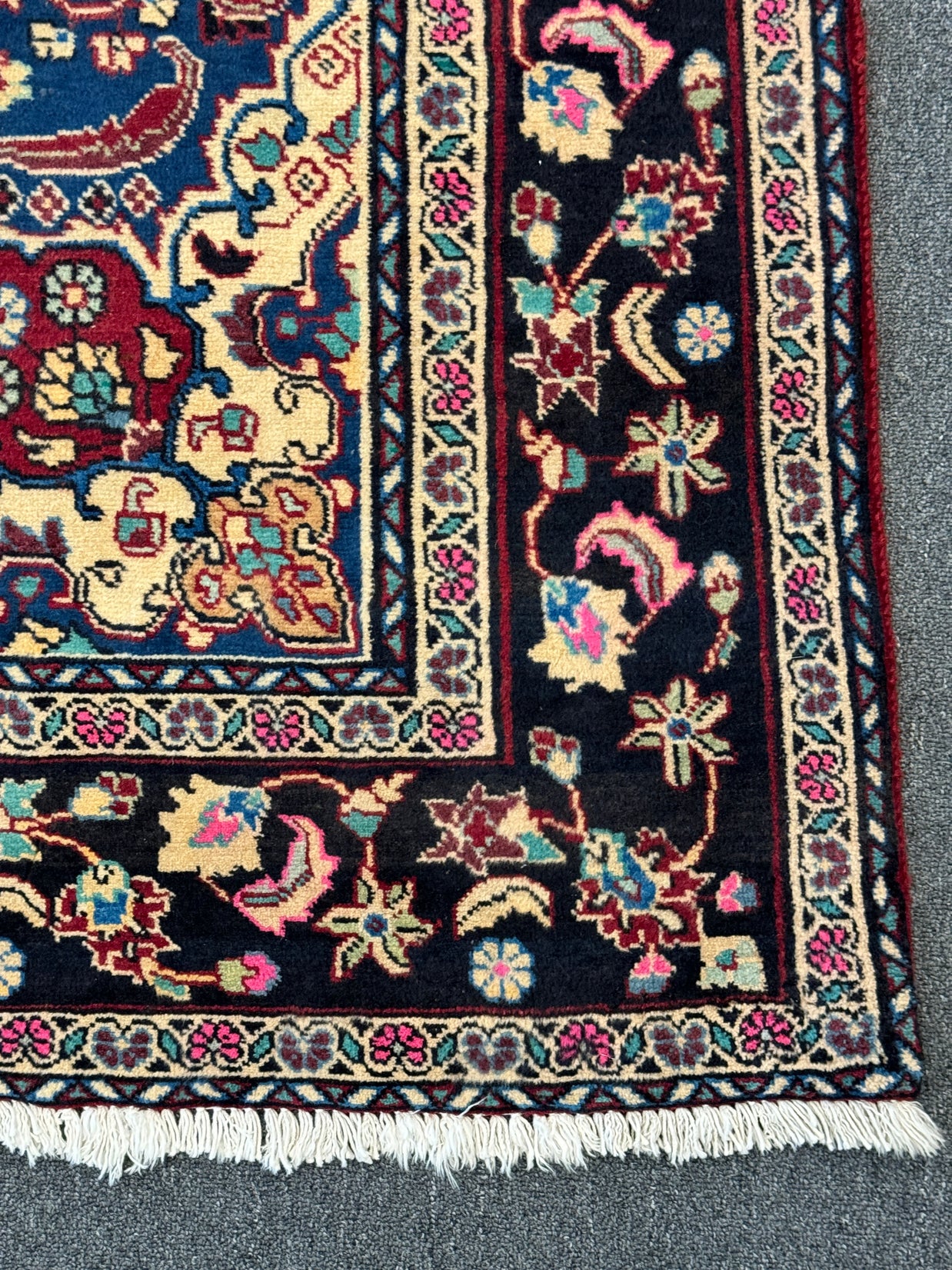 Kashmar Rug - 295 cm x 195 cm