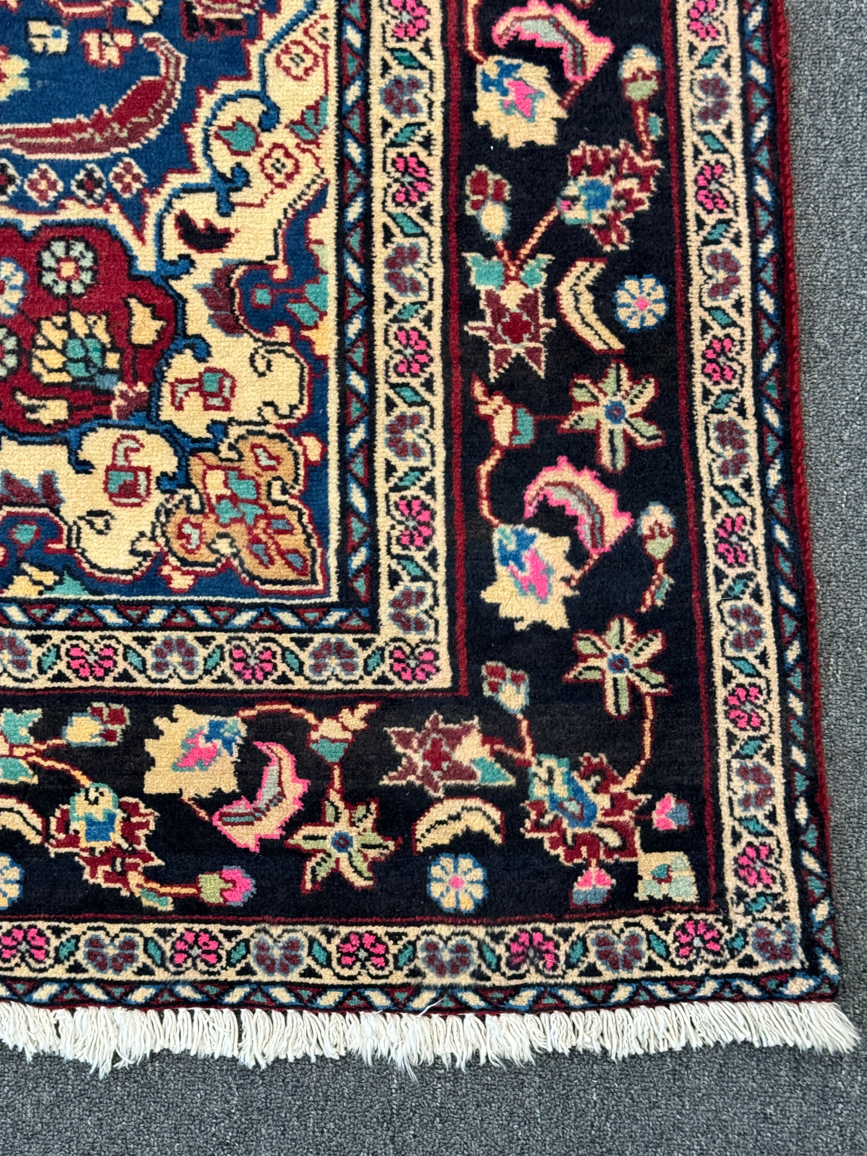 Kashmar Rug - 295 cm x 195 cm