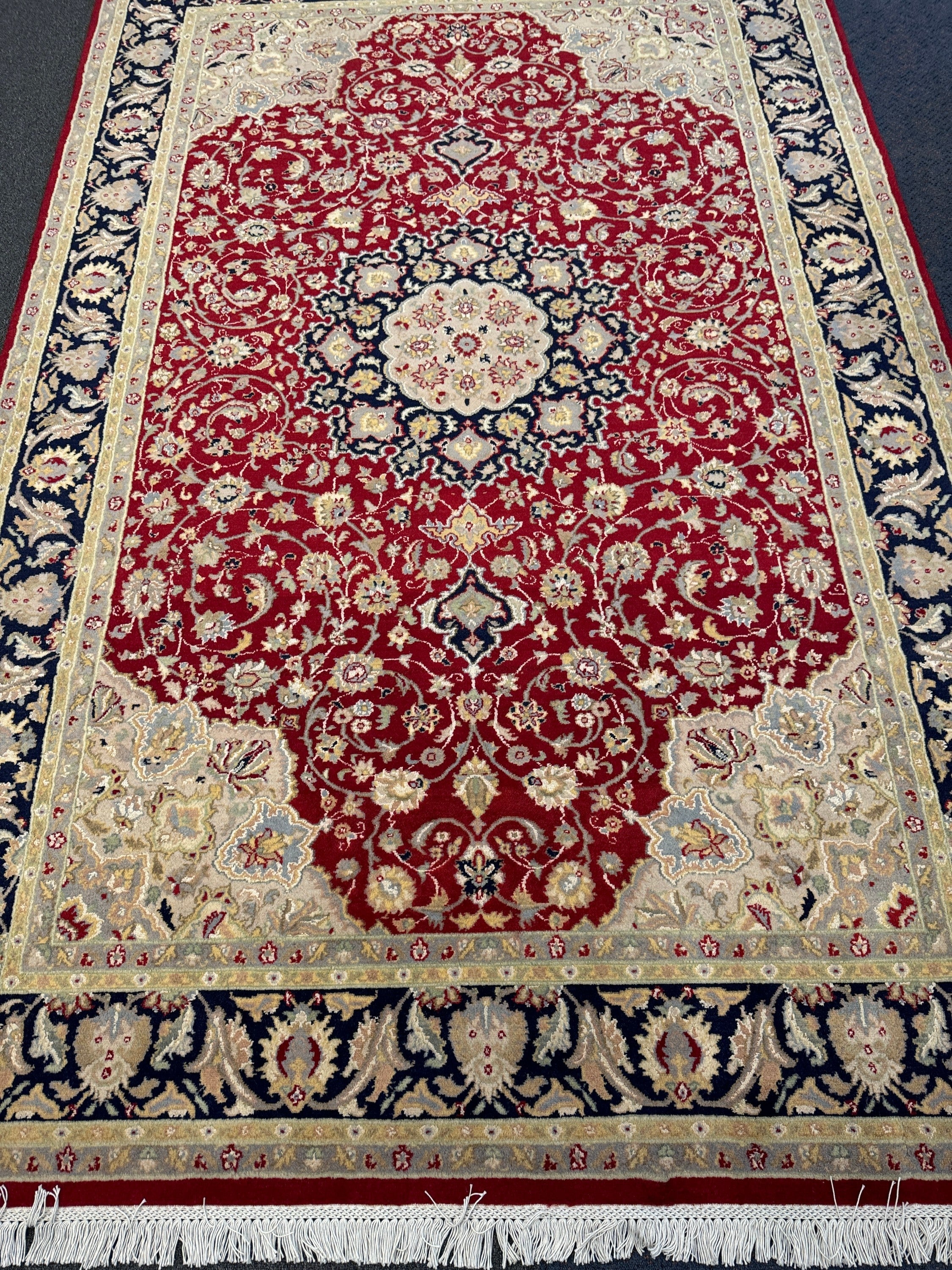 Kashan Rug - 284 cm x 184 cm