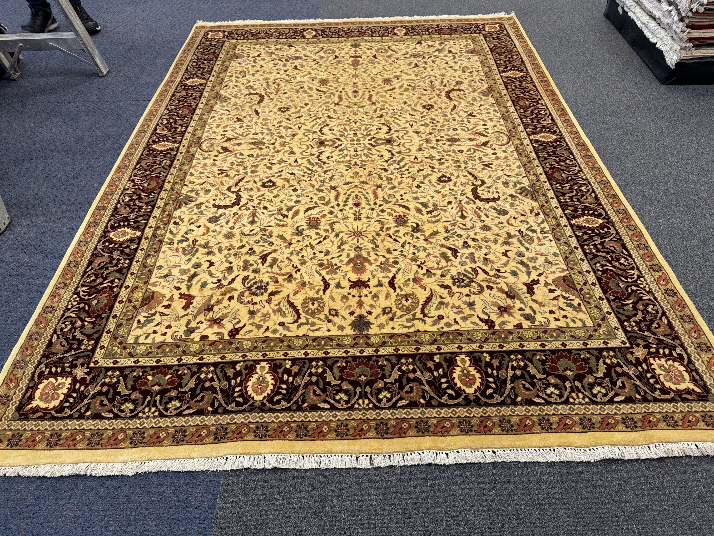 Ziegler Rug - 276 cm x 196 cm