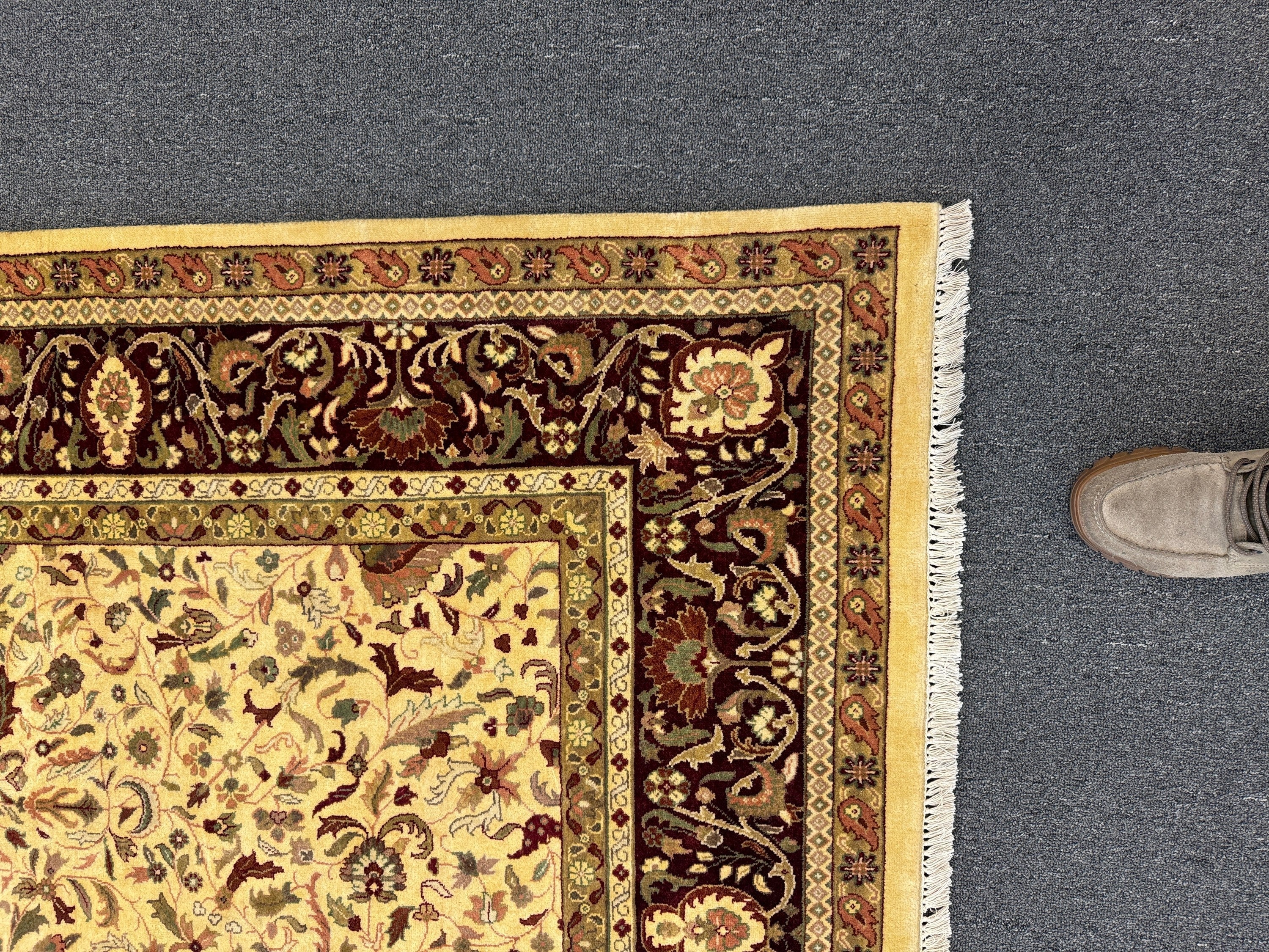 Ziegler Rug - 276 cm x 196 cm