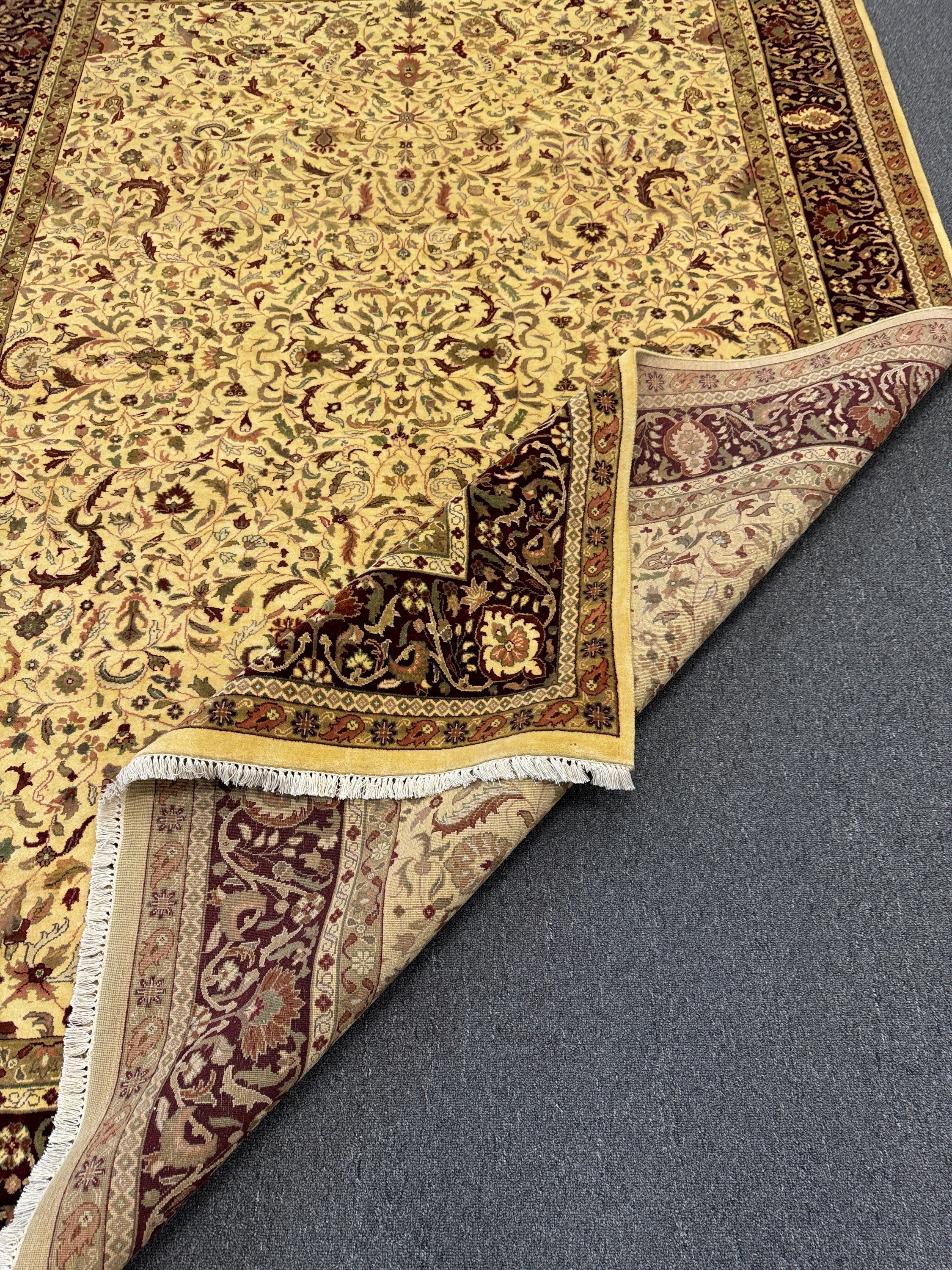 Ziegler Rug - 276 cm x 196 cm