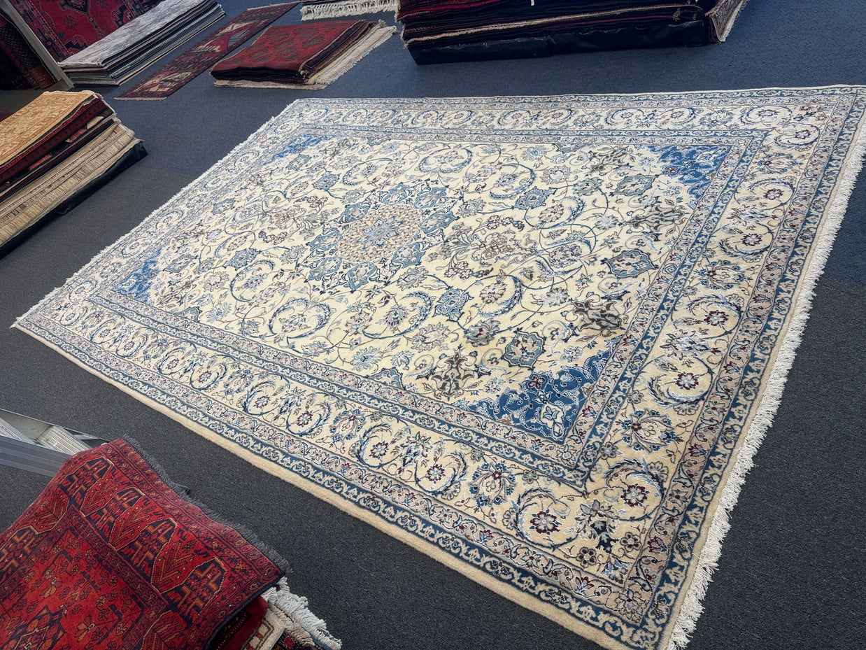 Nain Rug - 375 cm x 255 cm