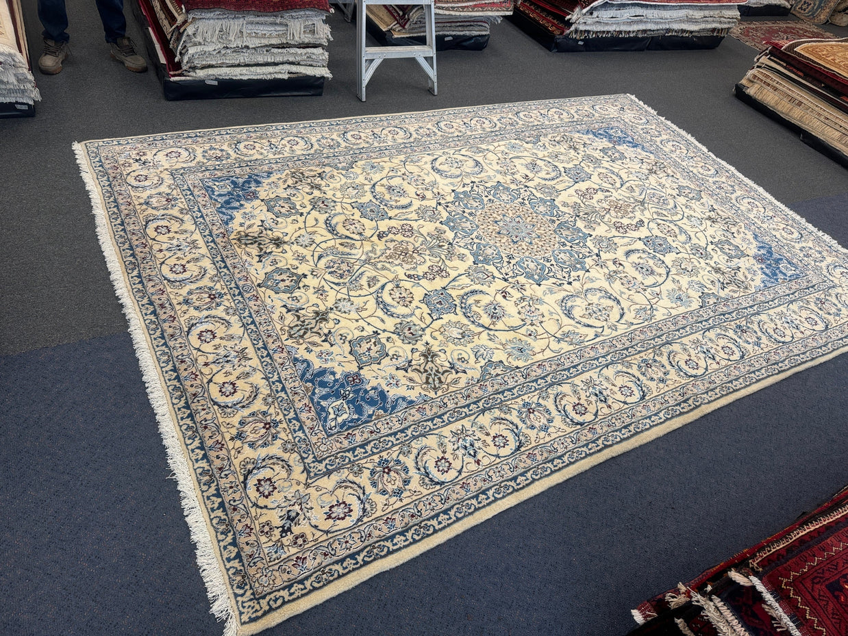 Nain Rug - 375 cm x 255 cm