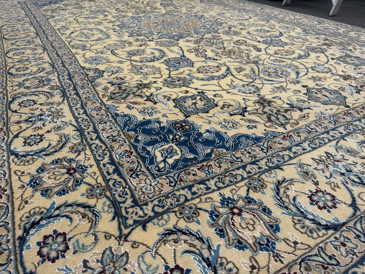 Nain Rug - 375 cm x 255 cm