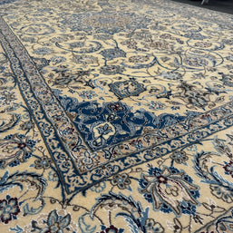 Nain Rug - 375 cm x 255 cm