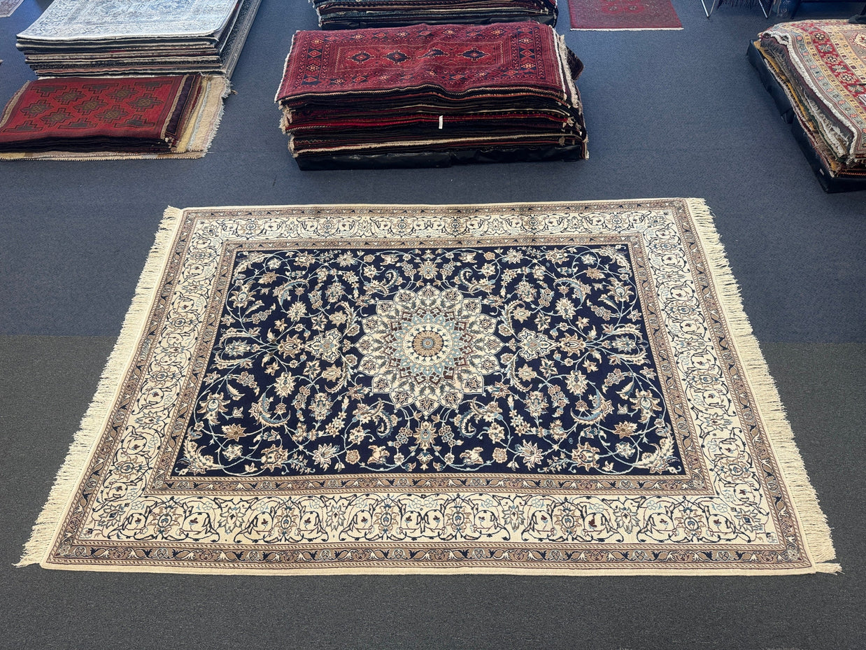 Nain Rug - 340 cm x 245 cm
