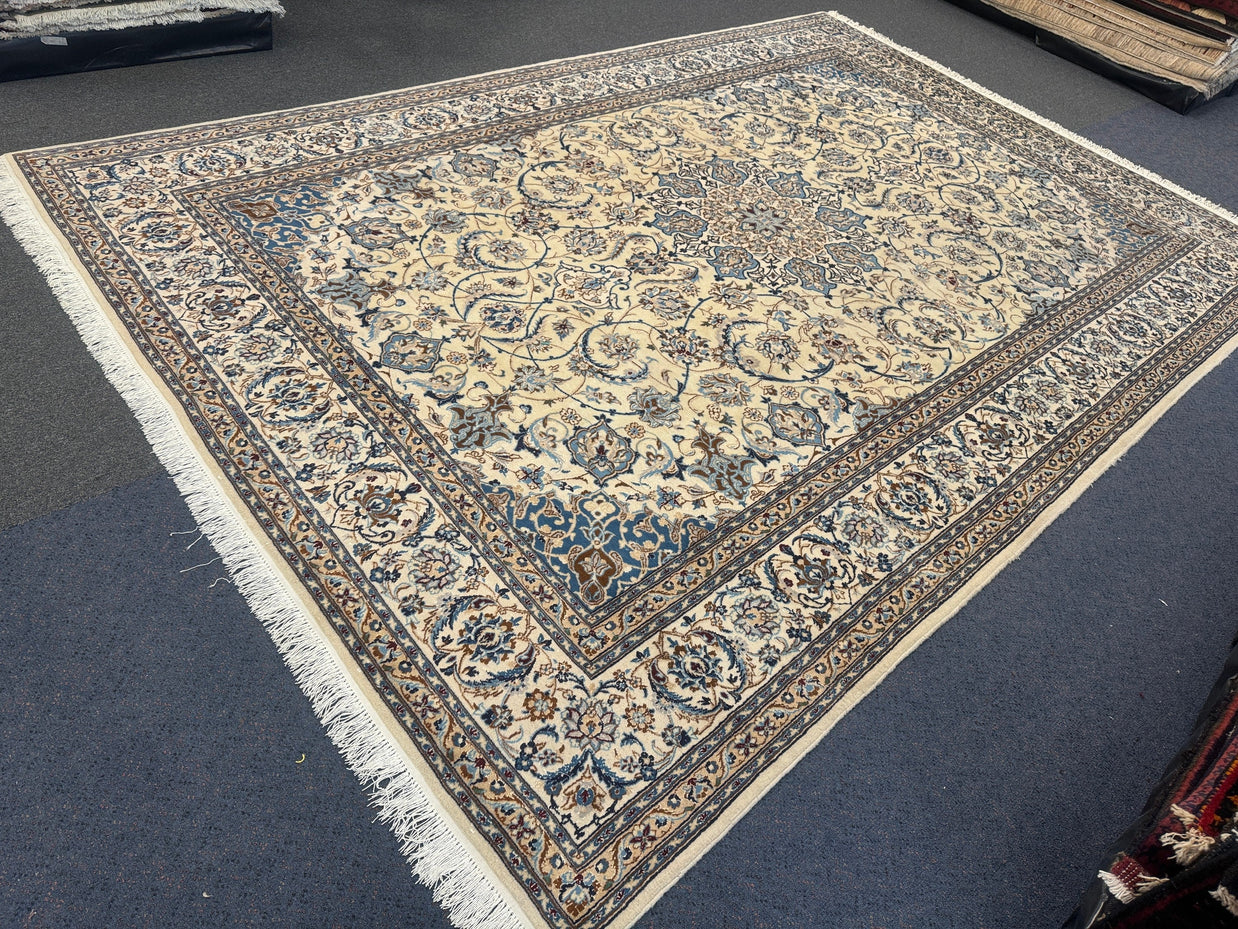 Nain Rug - 365 cm x 250 cm
