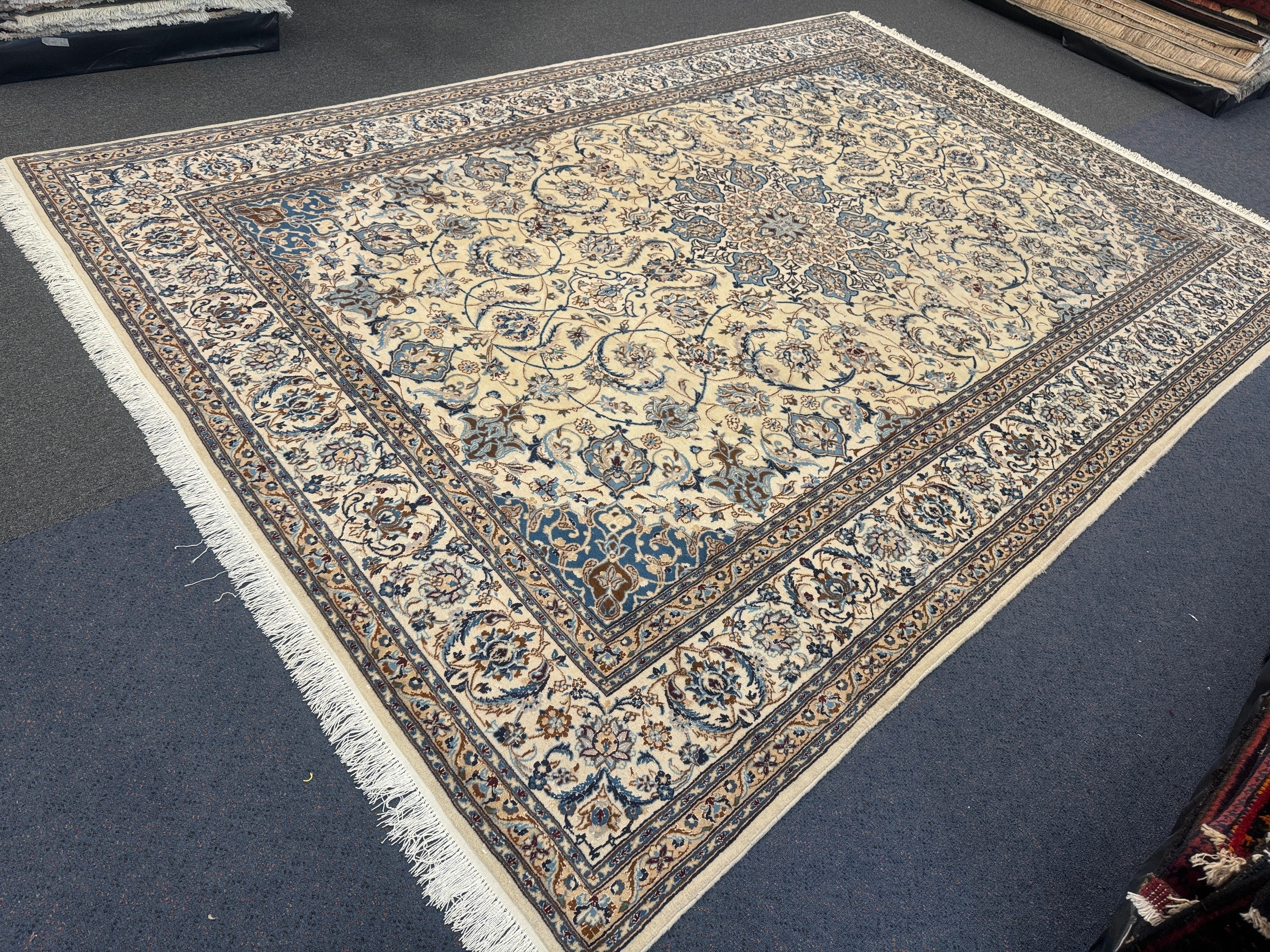 Nain Rug - 365 cm x 250 cm