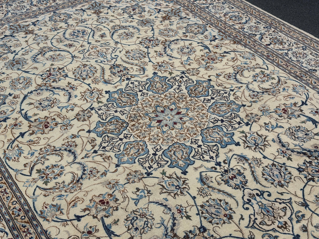 Nain Rug - 365 cm x 250 cm