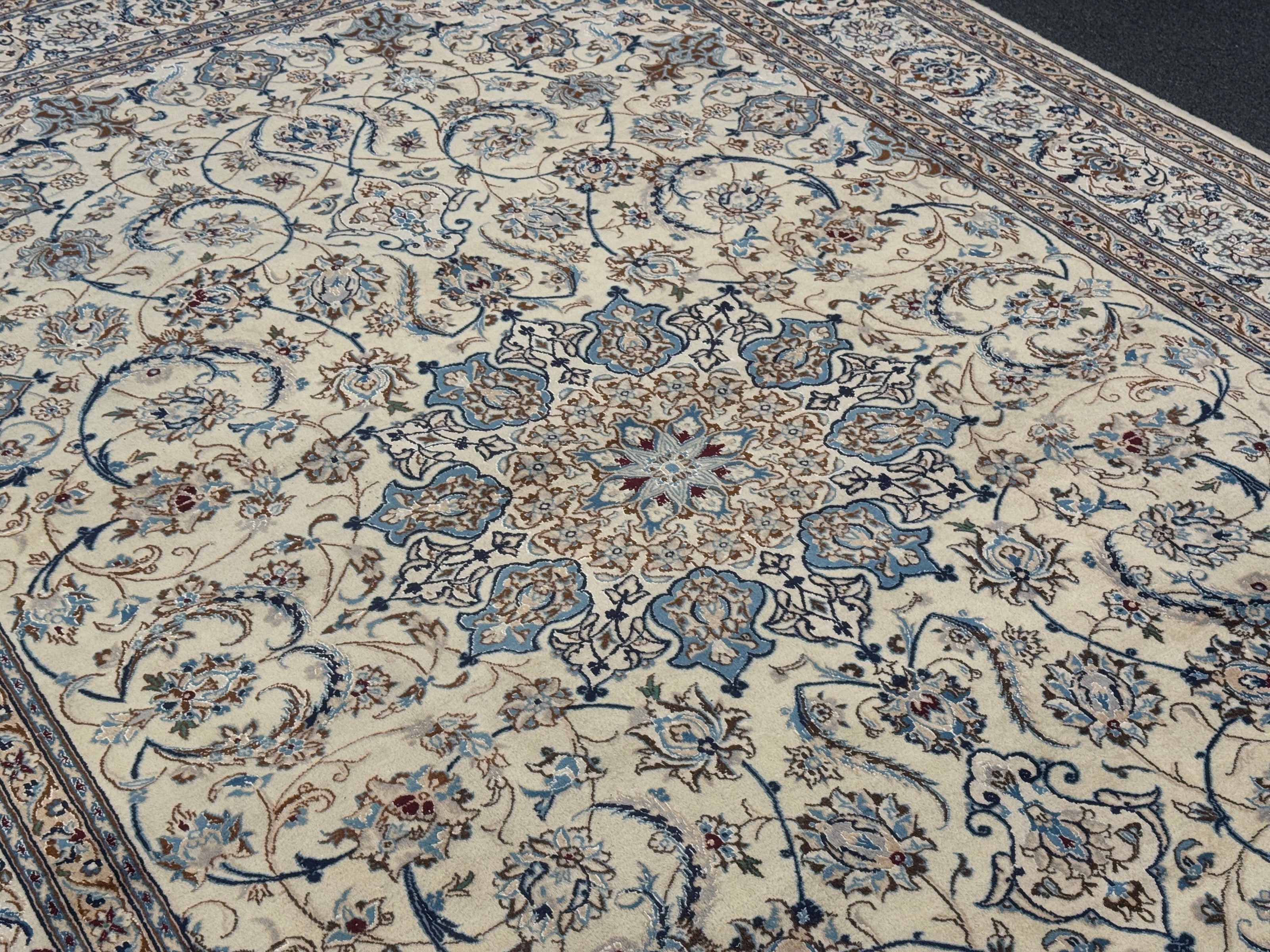 Nain Rug - 365 cm x 250 cm