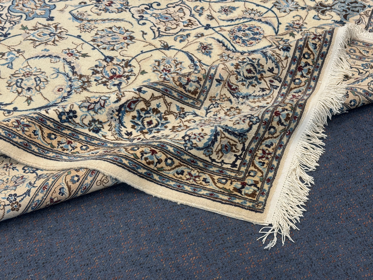 Nain Rug - 365 cm x 250 cm