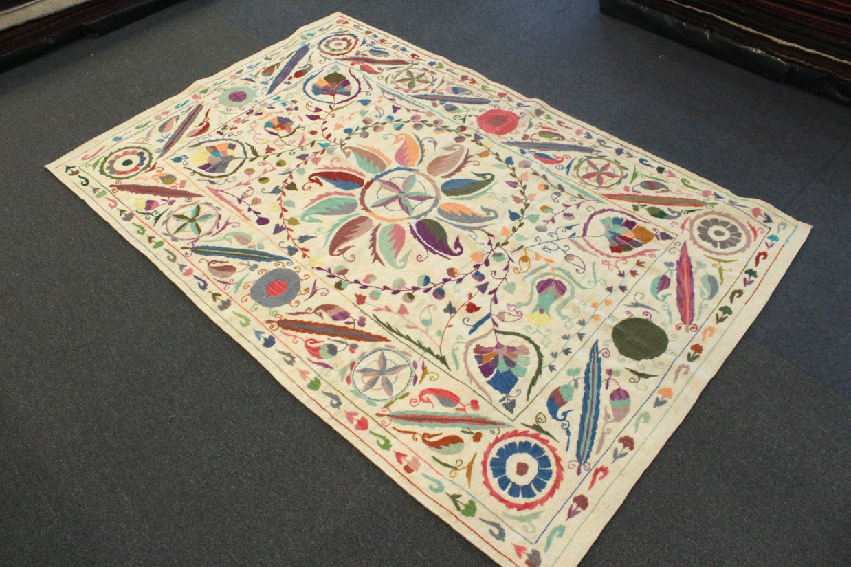 Suzani Kilim - 277 cm x 182 cm
