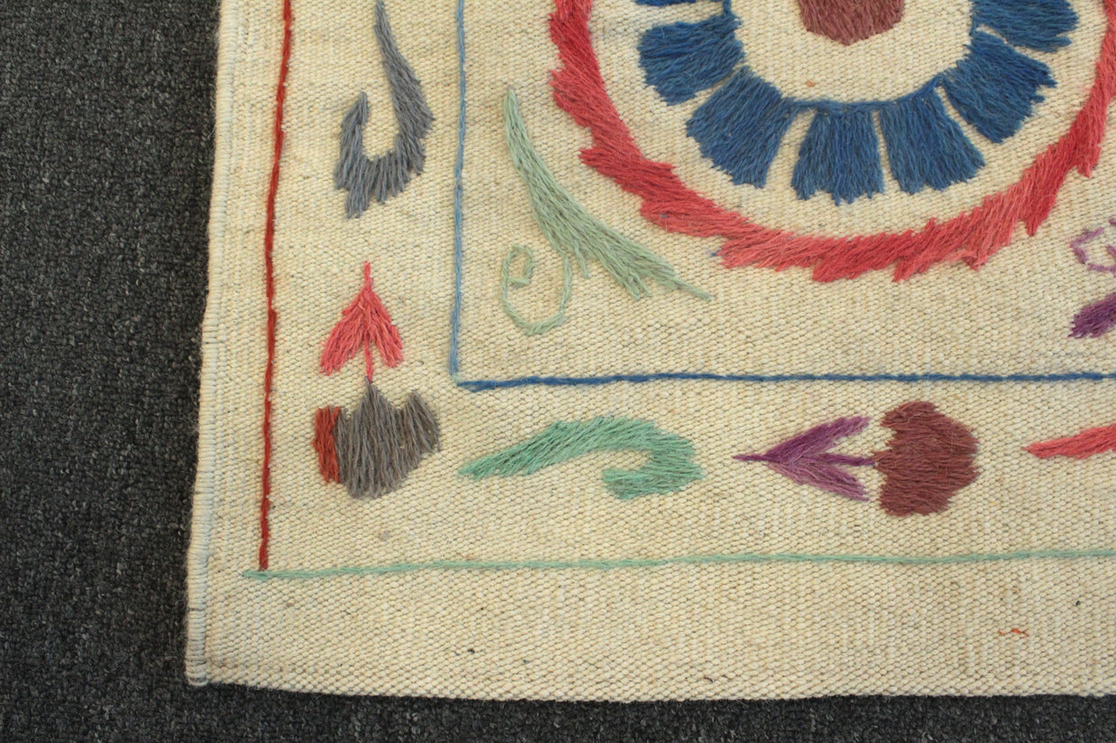 Suzani Kilim - 277 cm x 182 cm