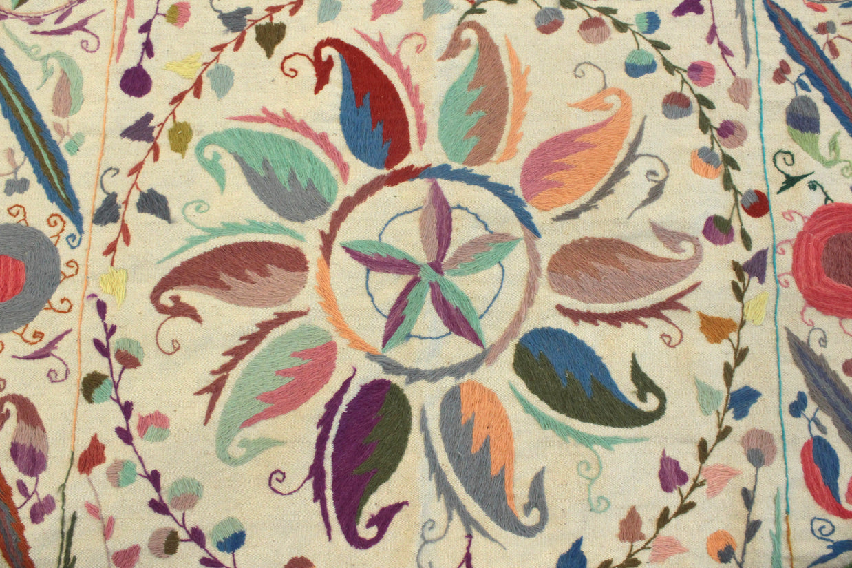 Suzani Kilim - 277 cm x 182 cm