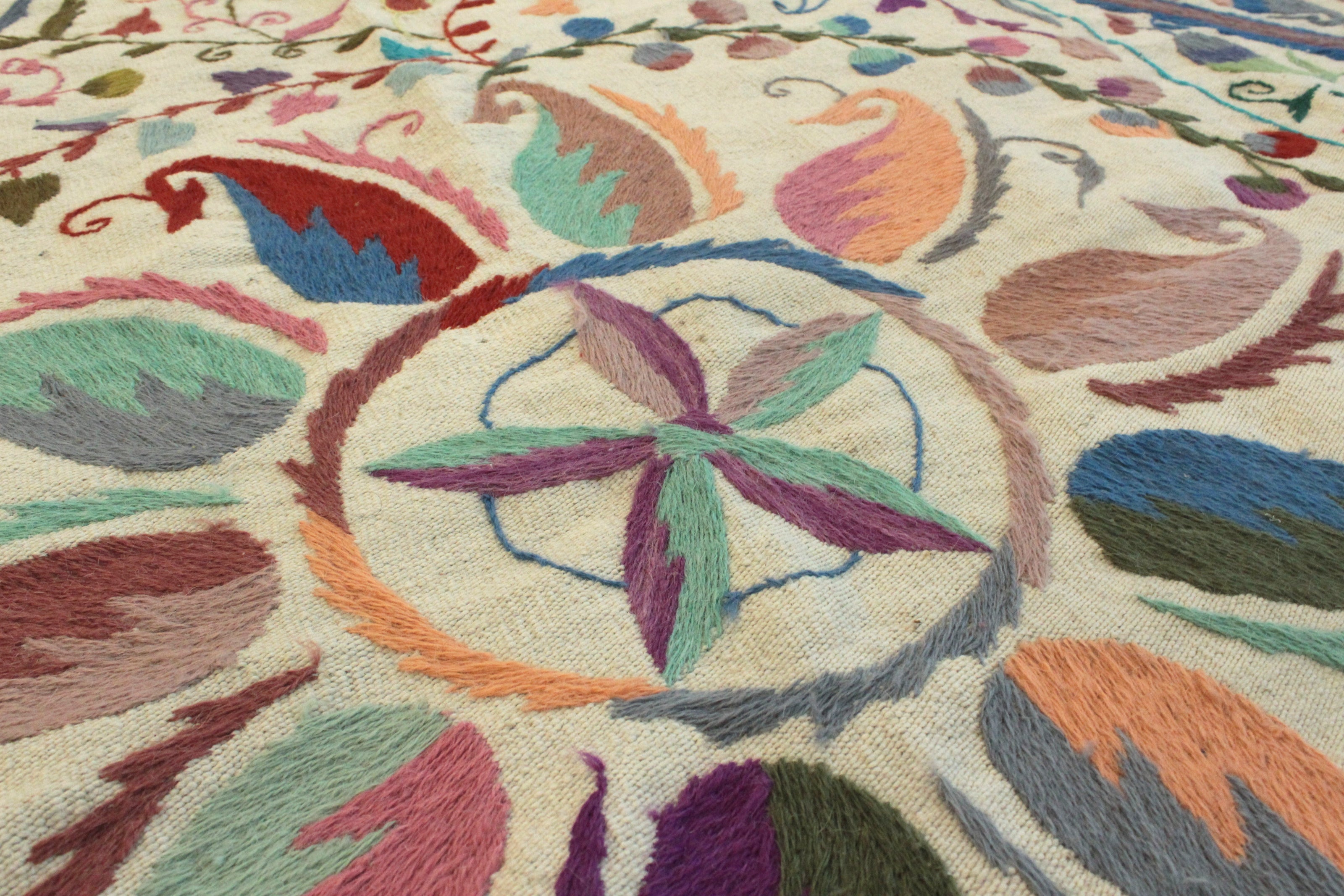 Suzani Kilim - 277 cm x 182 cm