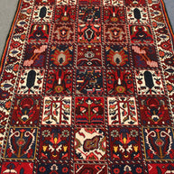 Bakhtiari Rug - 305 cm x 165 cm