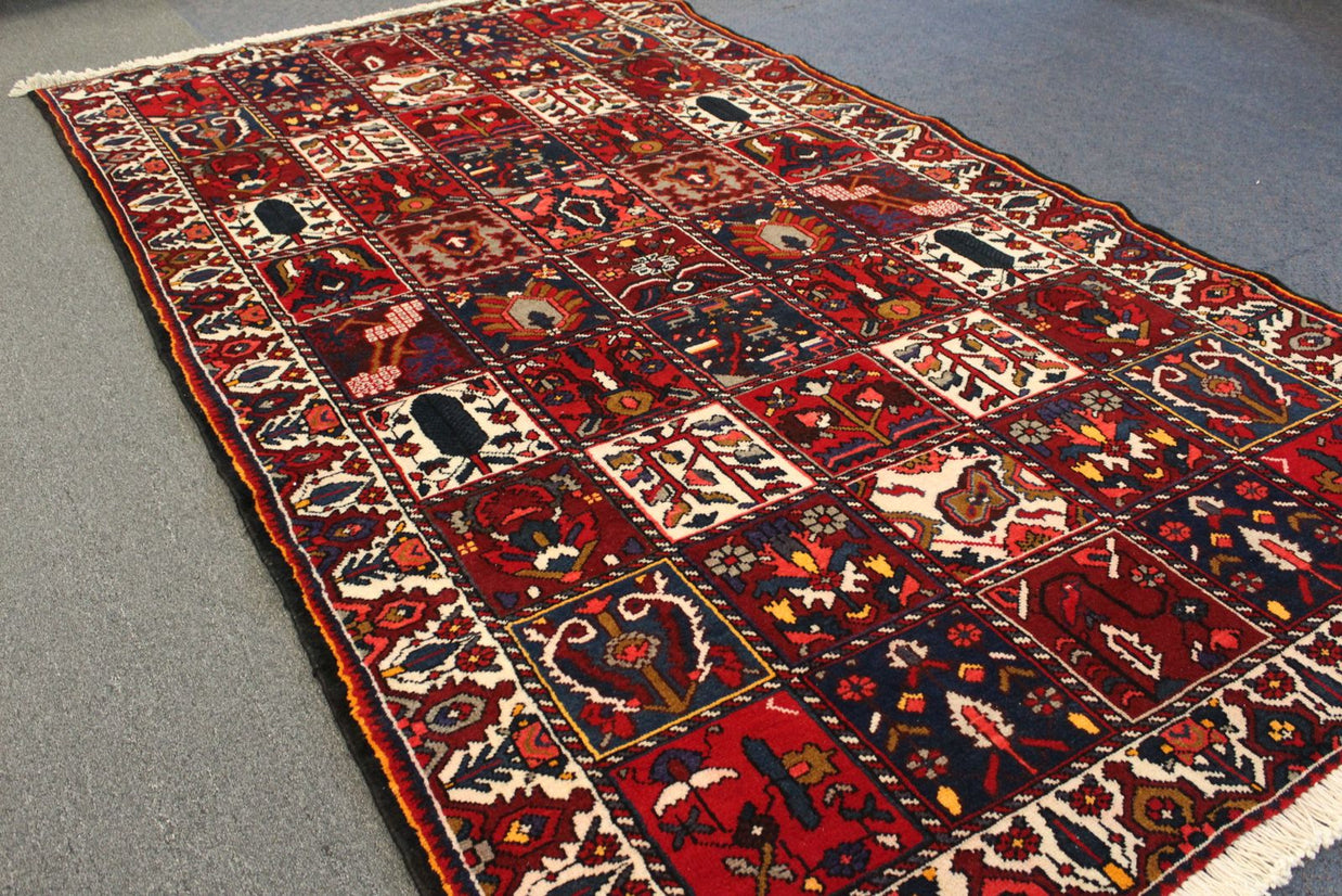 Bakhtiari Rug - 305 cm x 165 cm