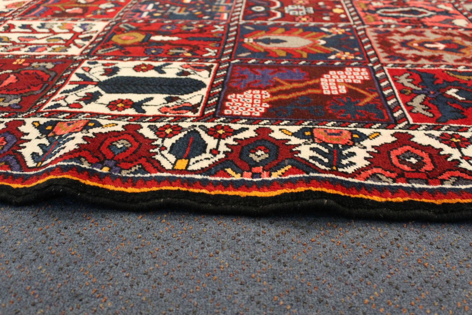 Bakhtiari Rug - 305 cm x 165 cm