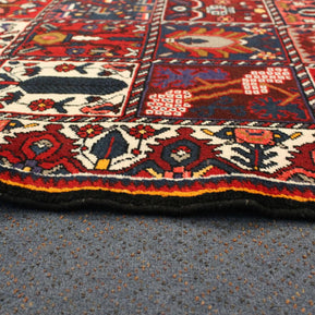Bakhtiari Rug - 305 cm x 165 cm