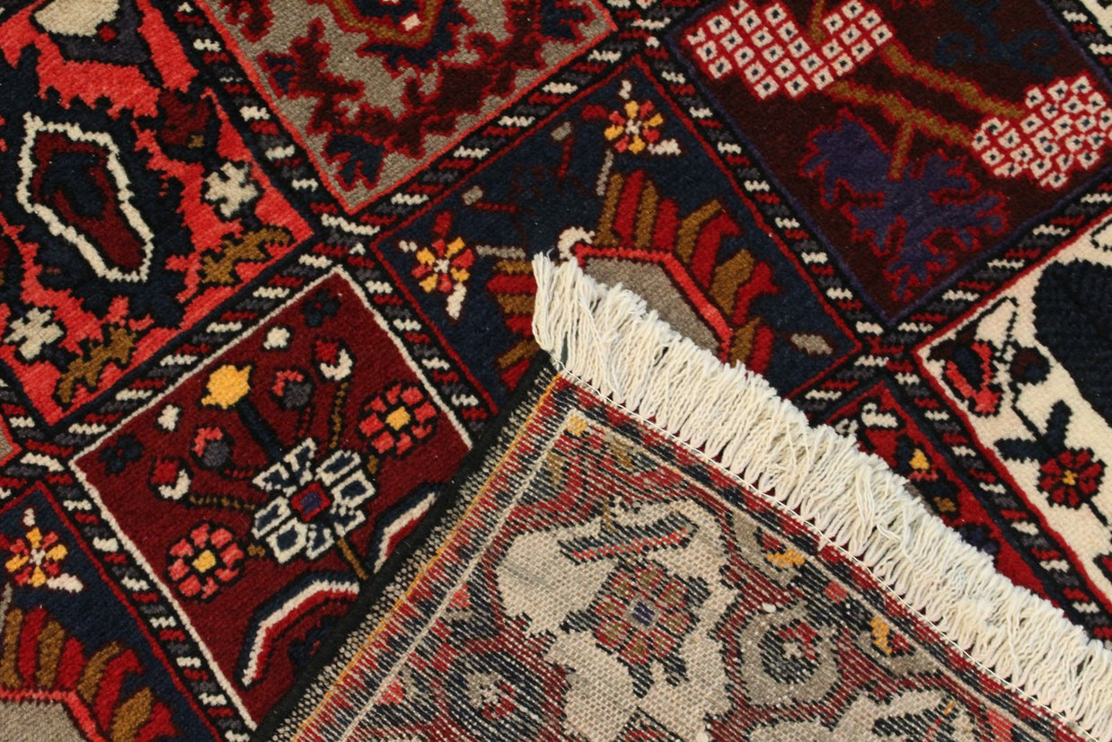 Bakhtiari Rug - 305 cm x 165 cm