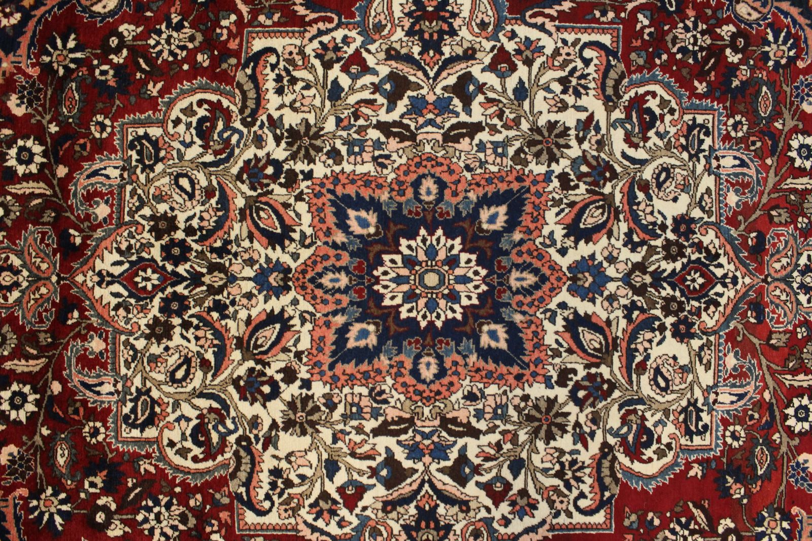 Bakhtiari Rug - 315 cm x 203 cm