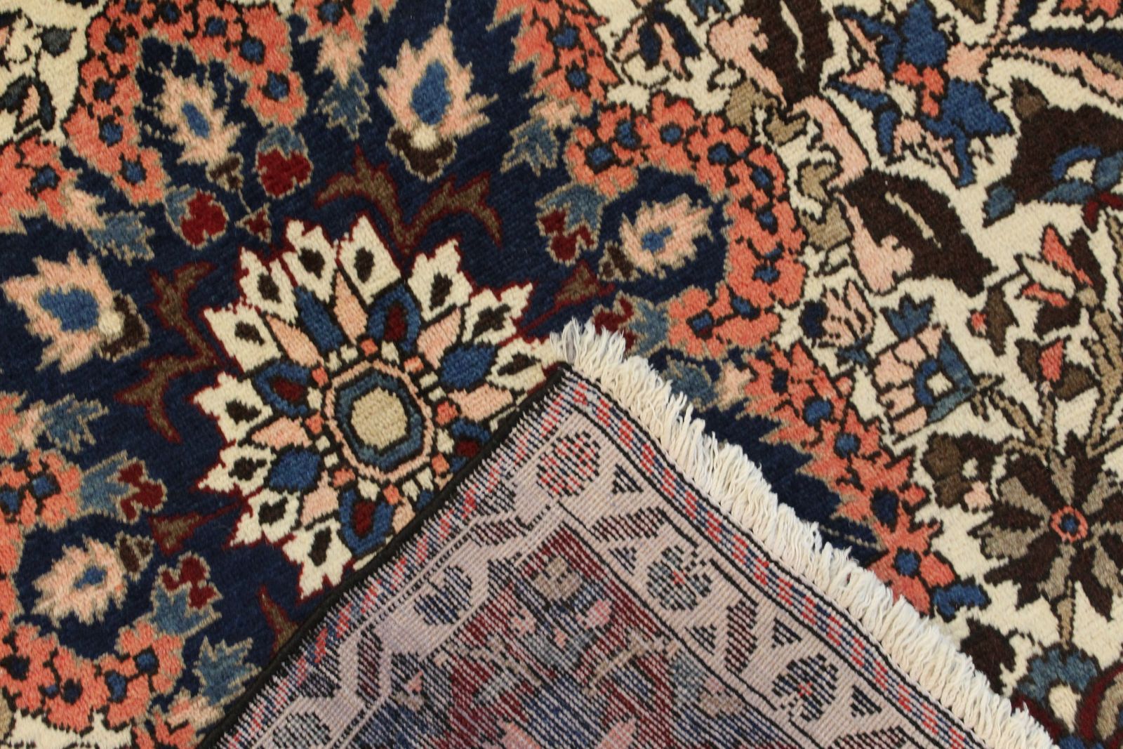 Bakhtiari Rug - 315 cm x 203 cm