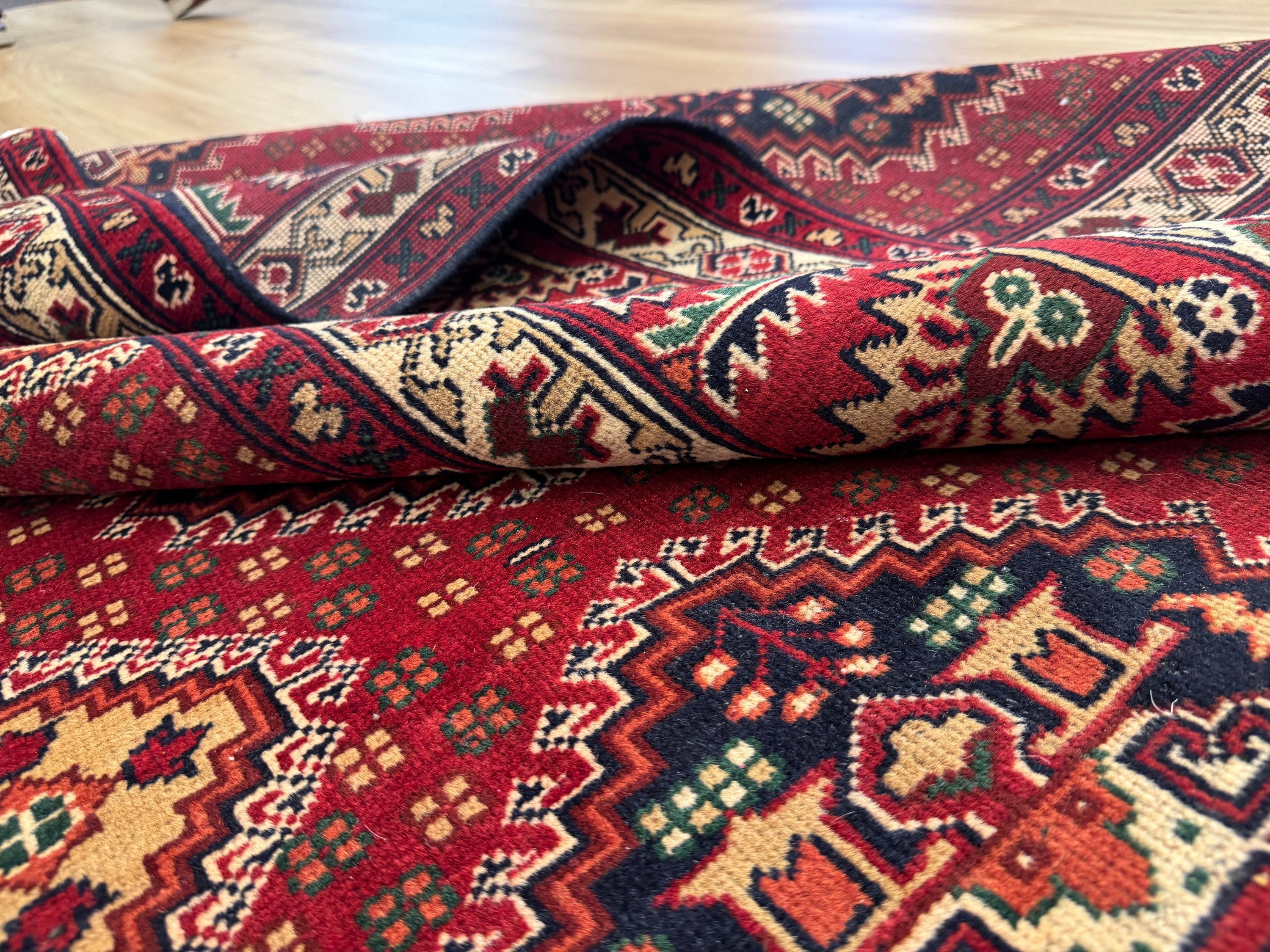 Karghai Rug - 293 cm x 190 cm