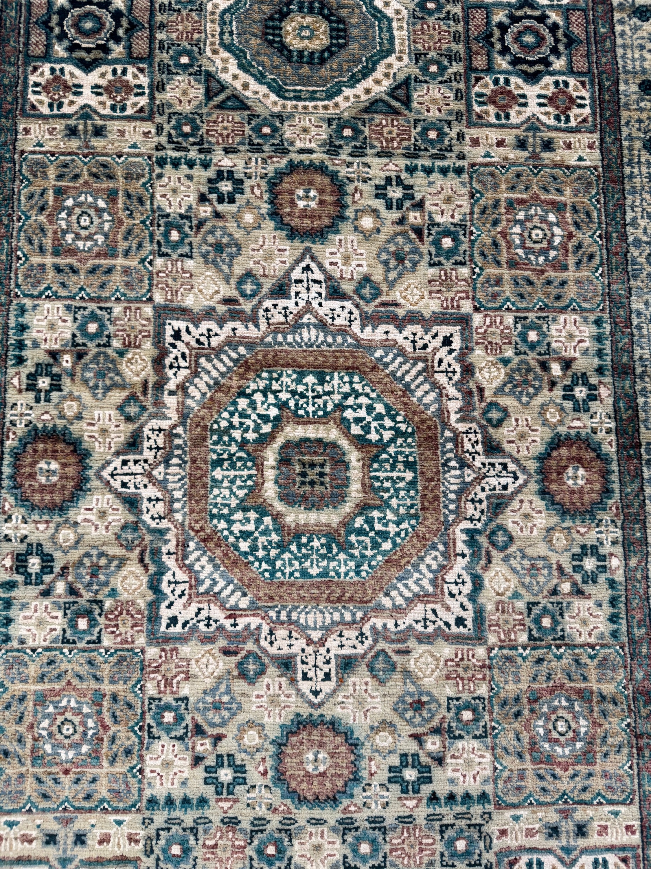 Mamluk Rug - 396 cm x 107 cm
