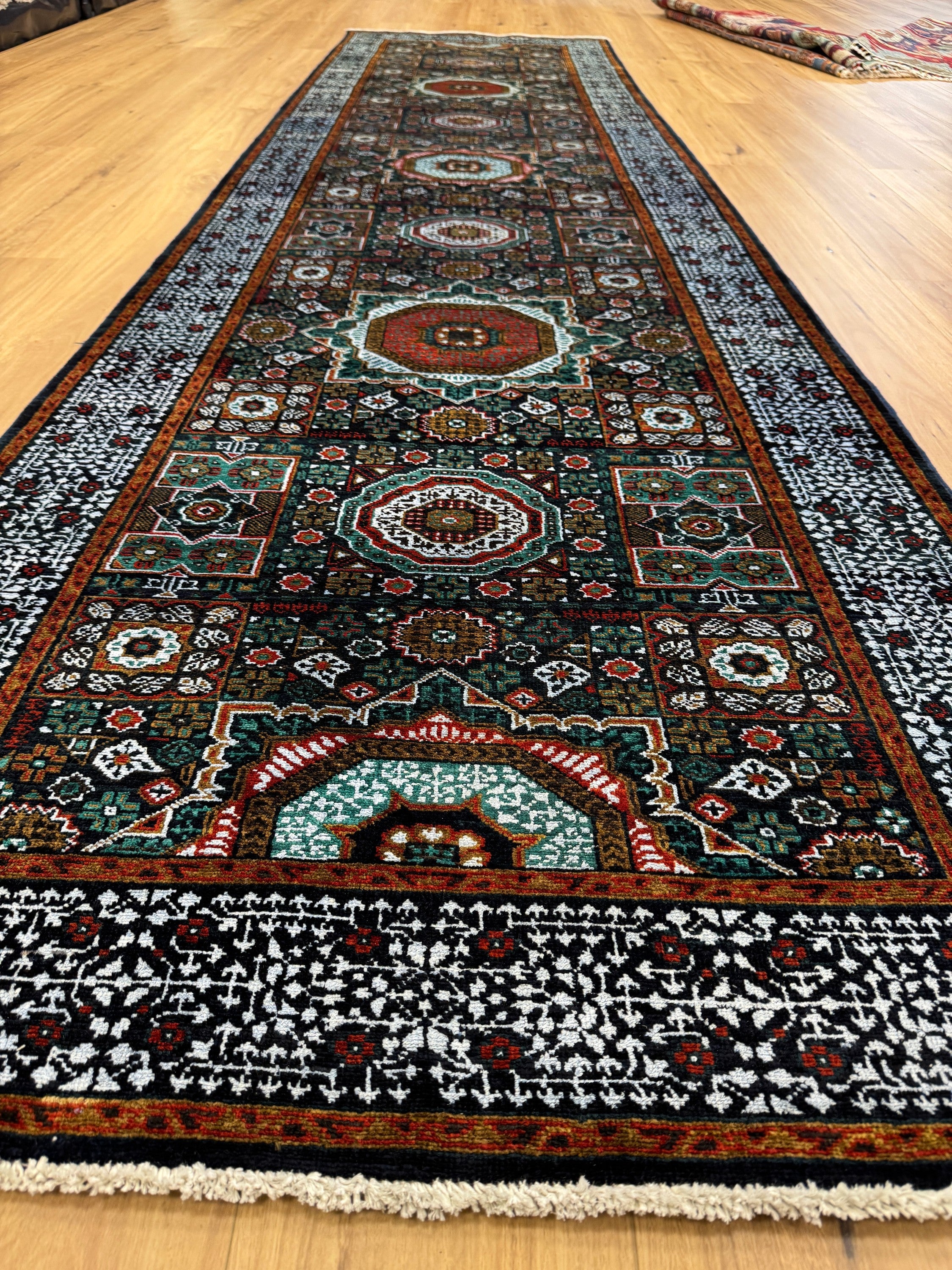 Mamluk Rug - 401 cm x 106 cm