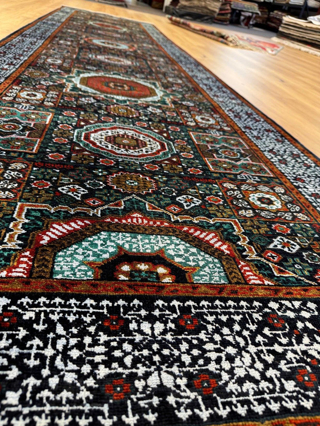 Mamluk Rug - 401 cm x 106 cm