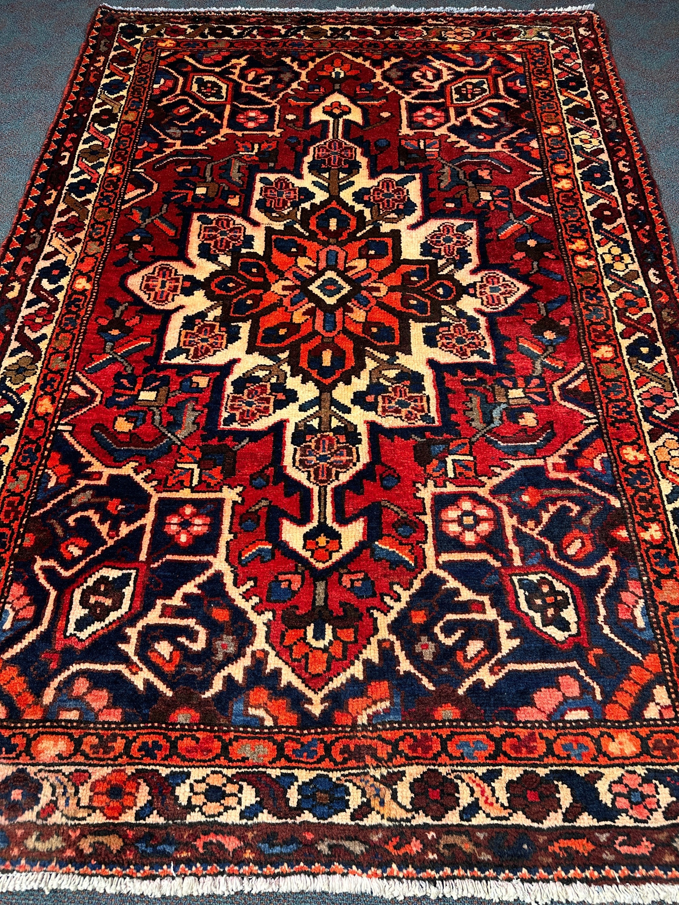 Bakhtiari Rug - 215 cm x 150 cm