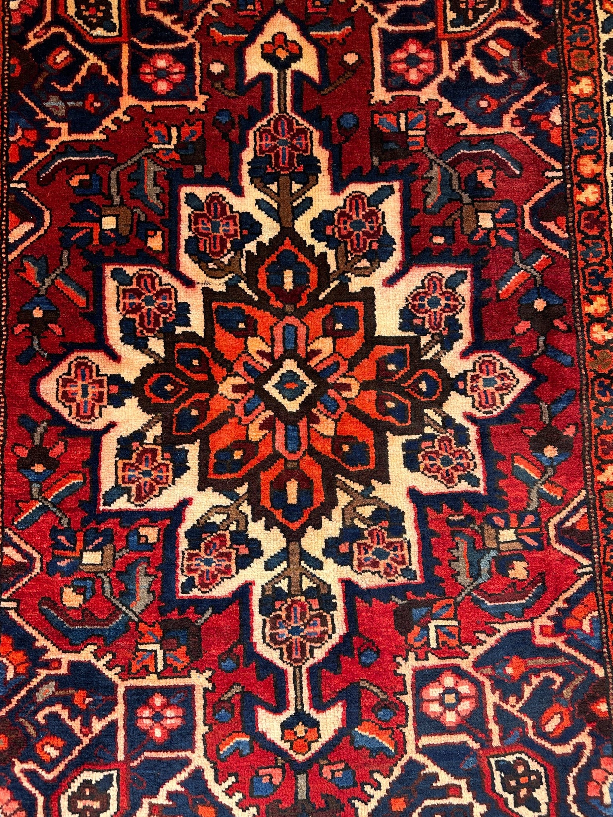 Bakhtiari Rug - 215 cm x 150 cm