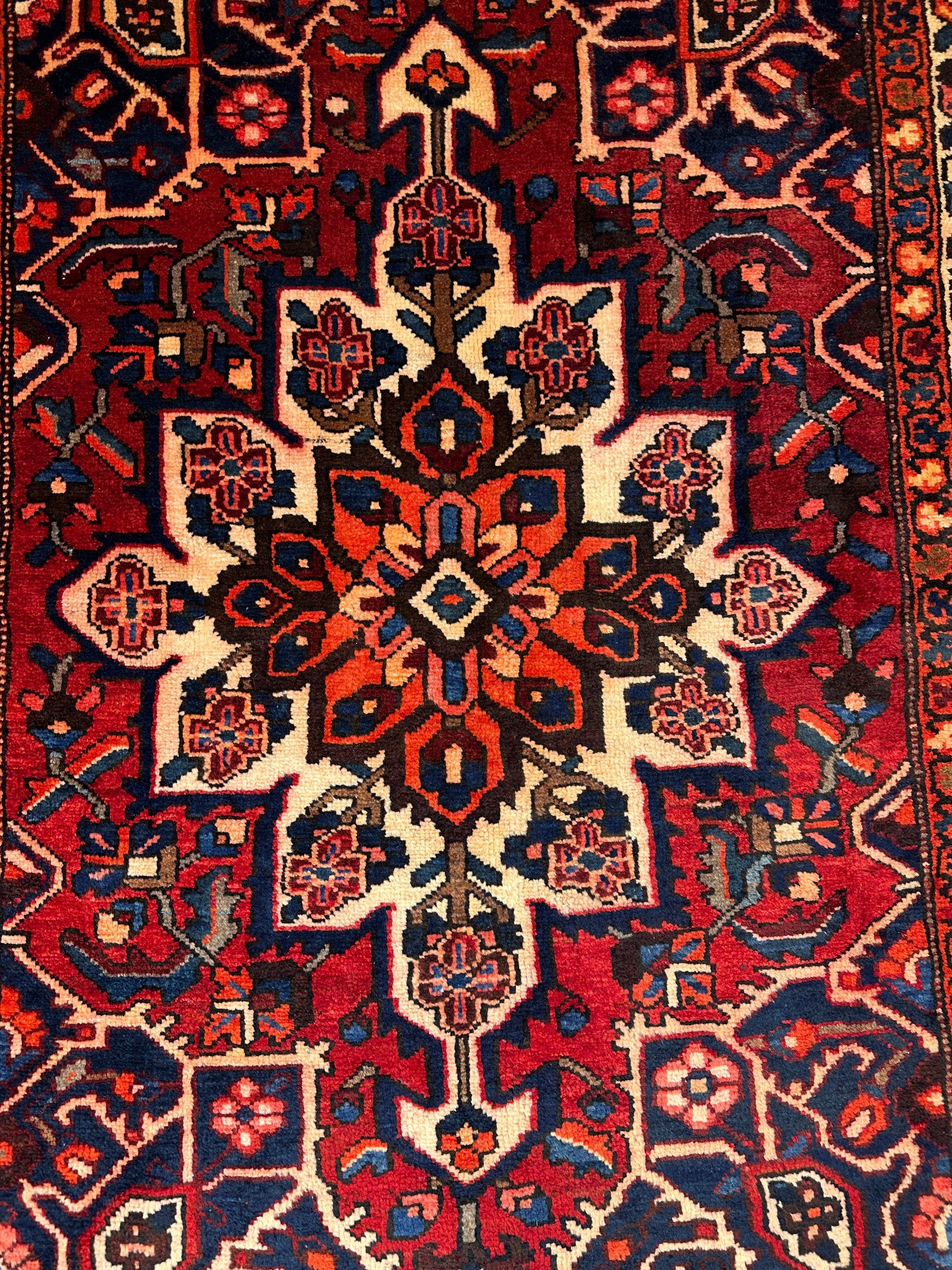 Bakhtiari Rug - 215 cm x 150 cm