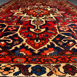 Bakhtiari Rug - 215 cm x 150 cm